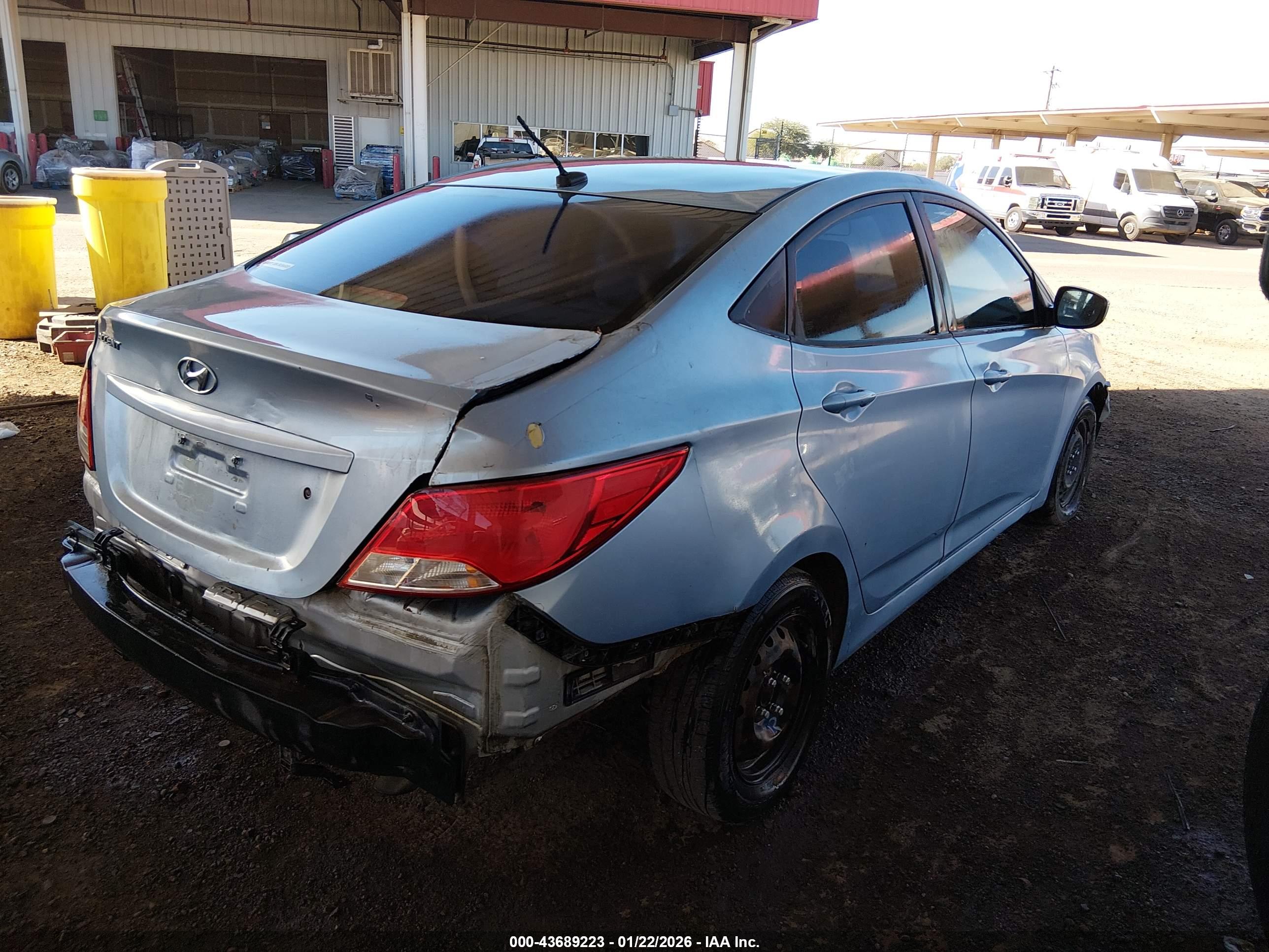 HYUNDAI ACCENT image 4
