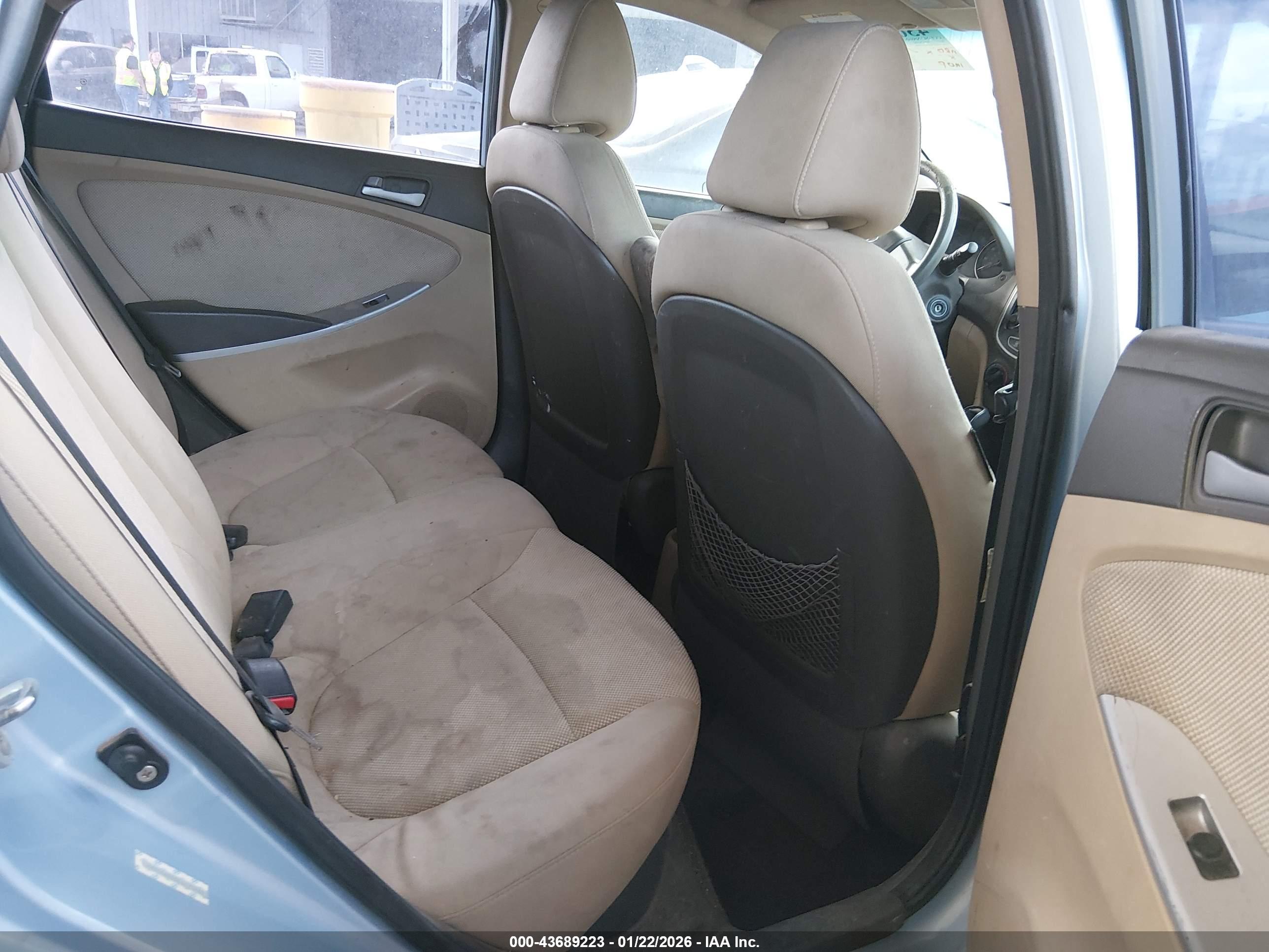 HYUNDAI ACCENT image 8