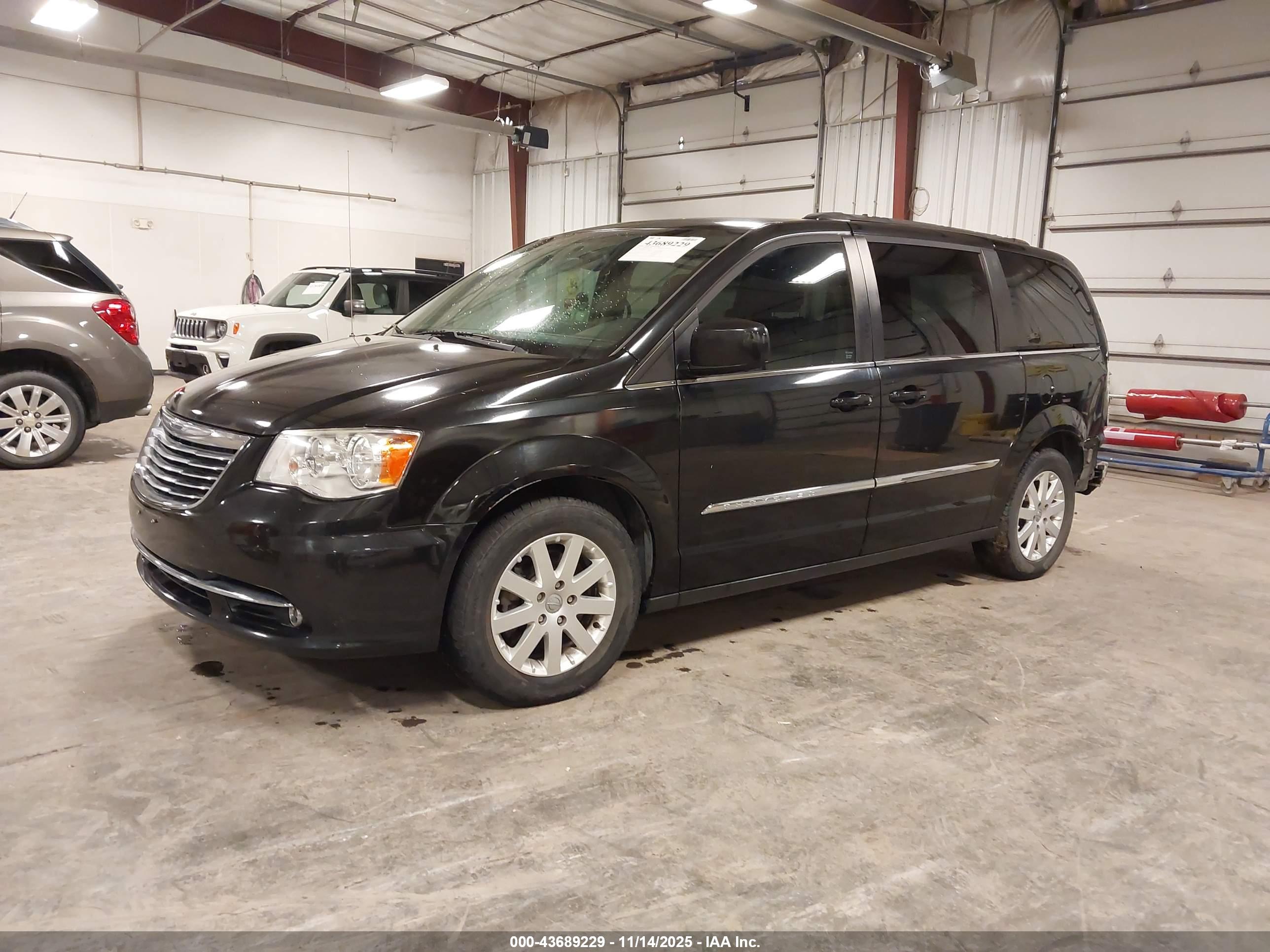CHRYSLER TOWN image 2