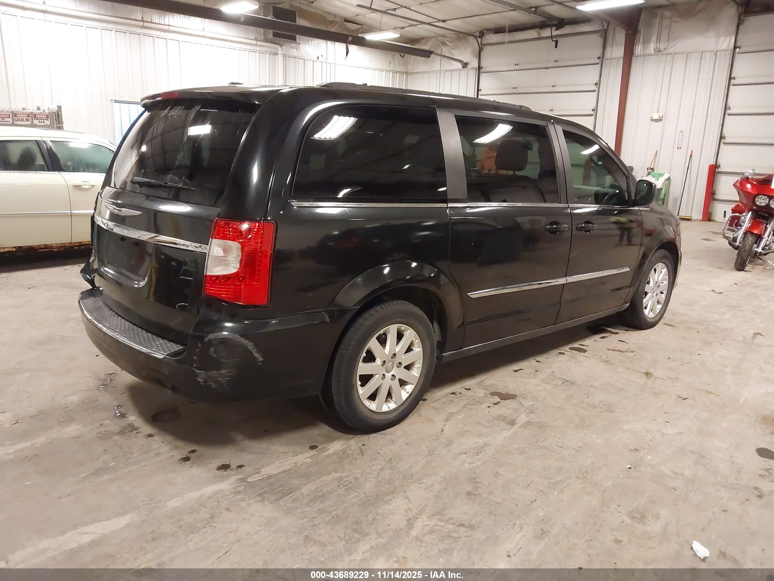 CHRYSLER TOWN image 4