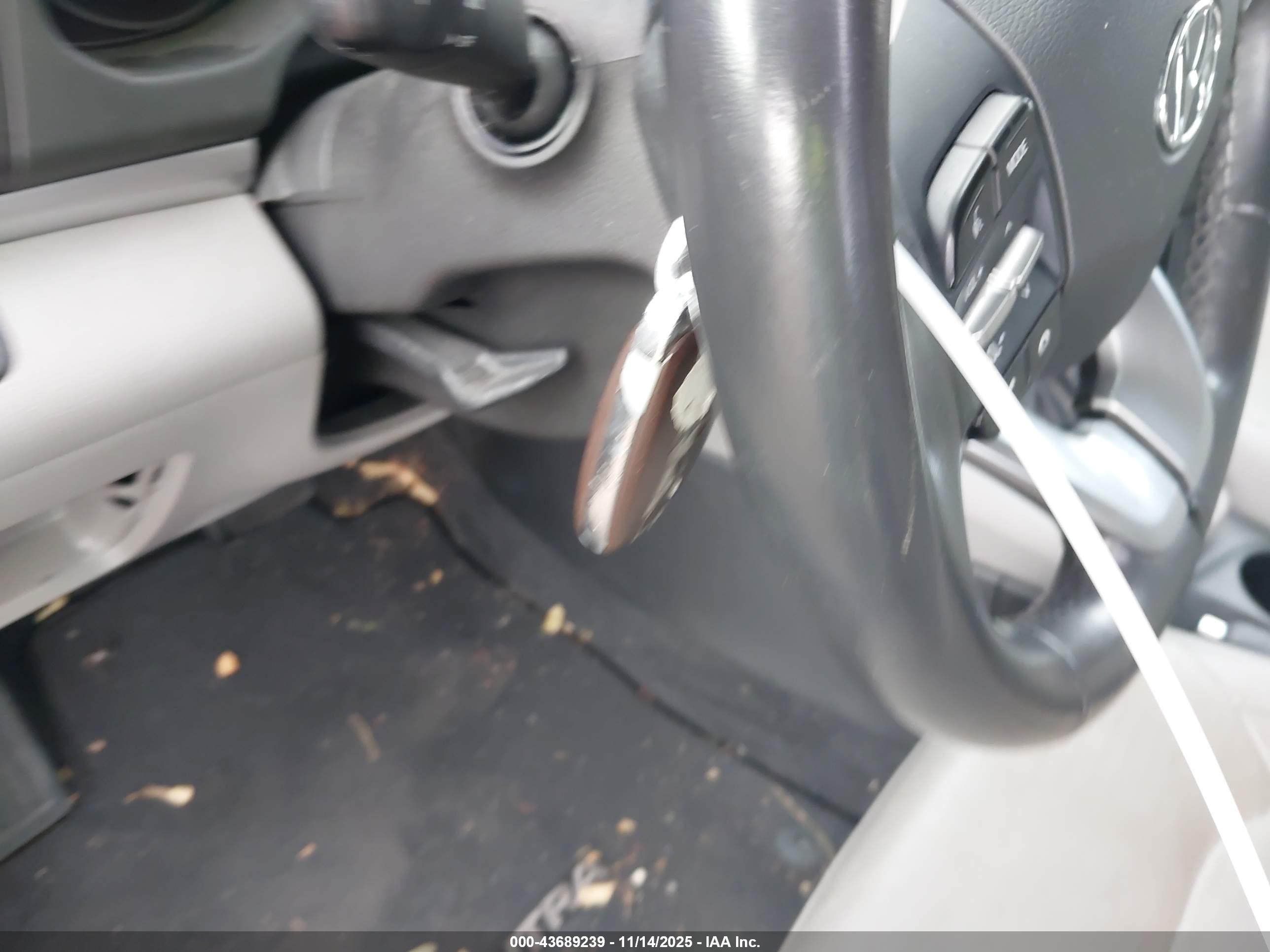 HYUNDAI ELANTRA image 11