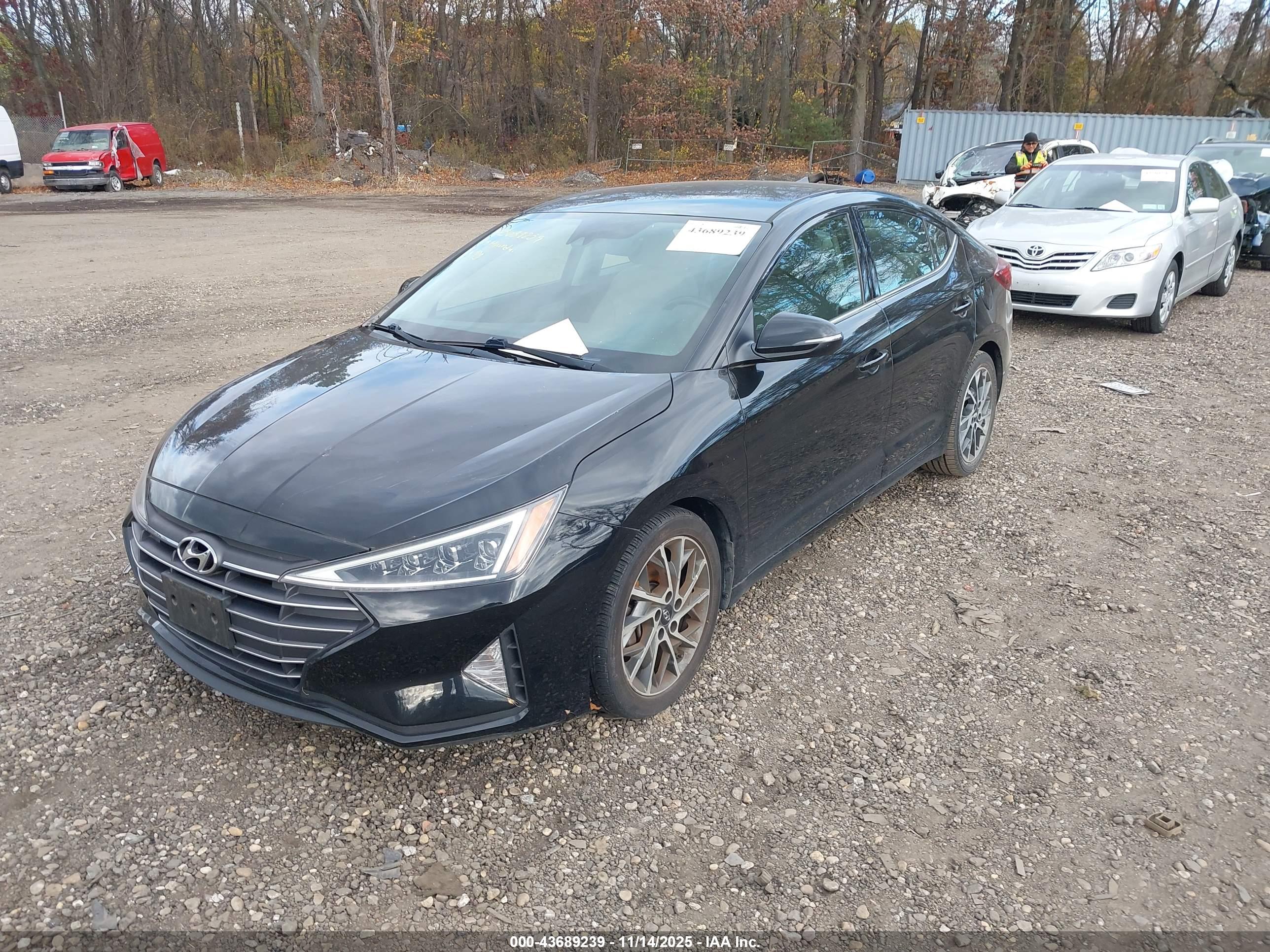 HYUNDAI ELANTRA image 2