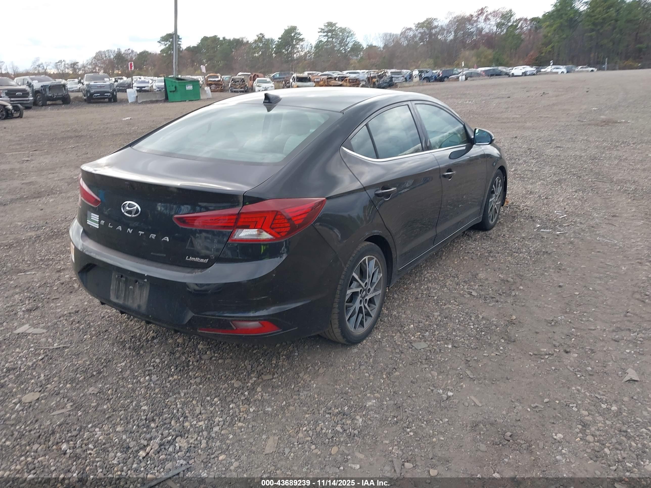 HYUNDAI ELANTRA image 4