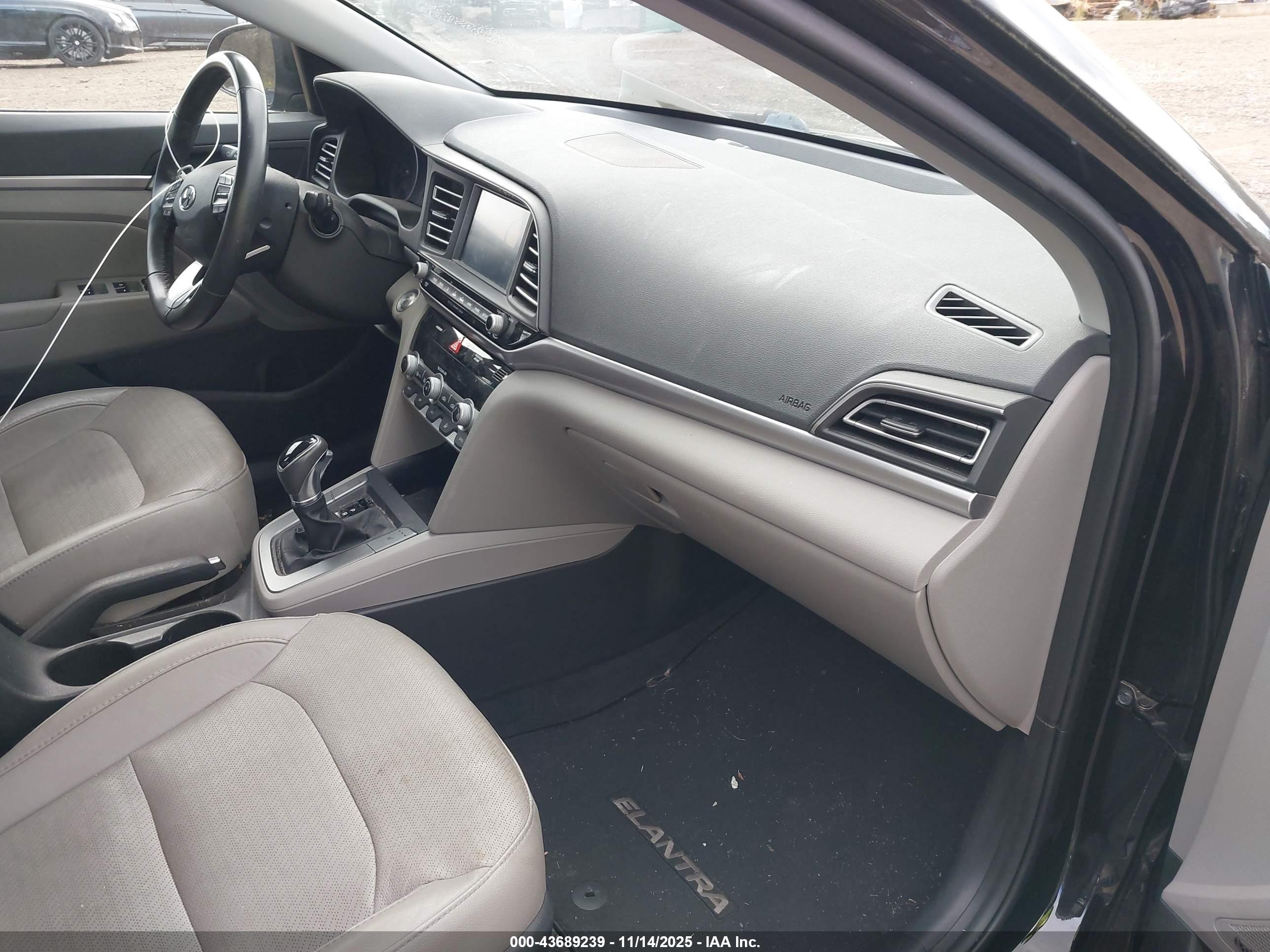 HYUNDAI ELANTRA image 5