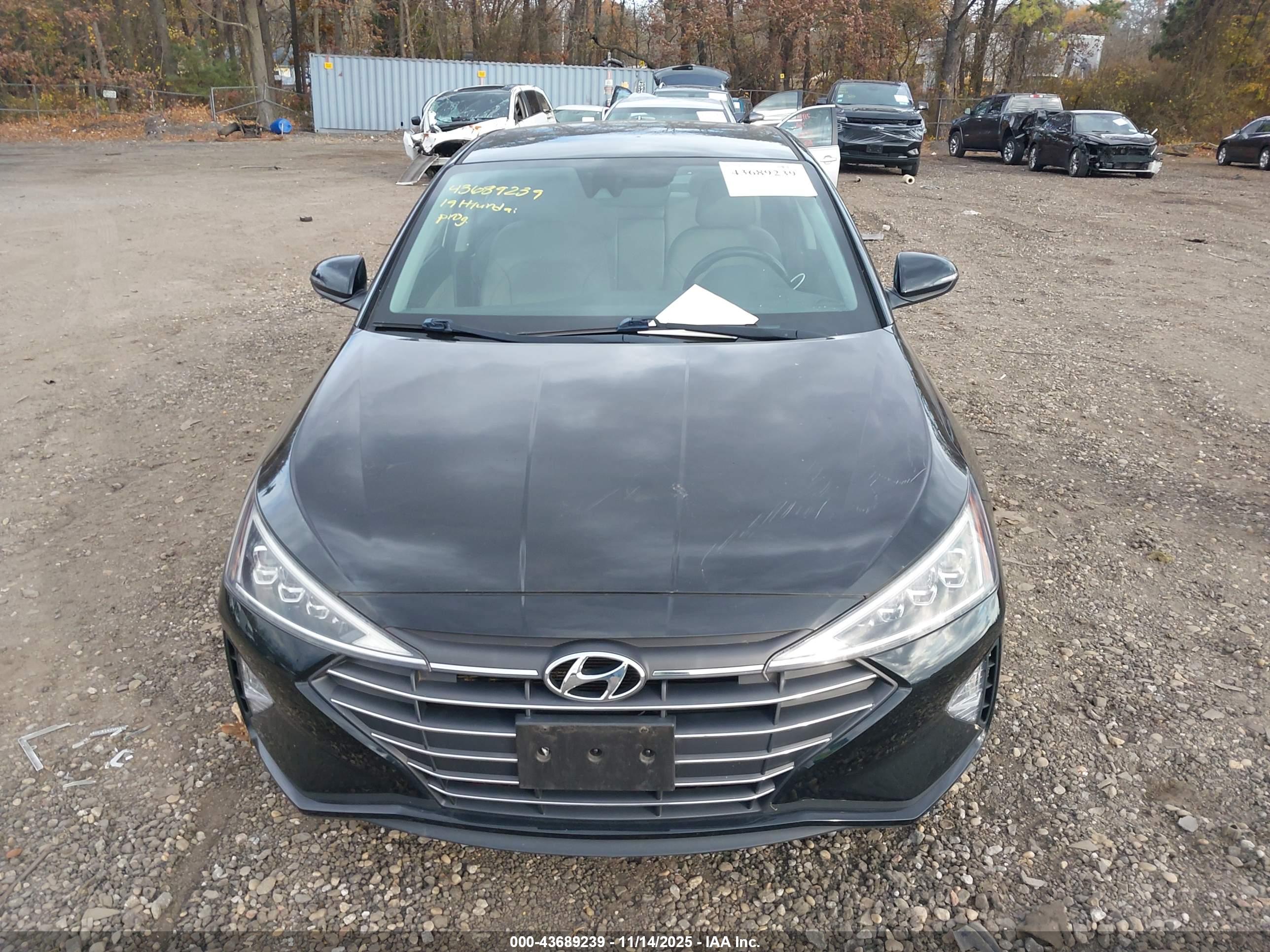 HYUNDAI ELANTRA image 6