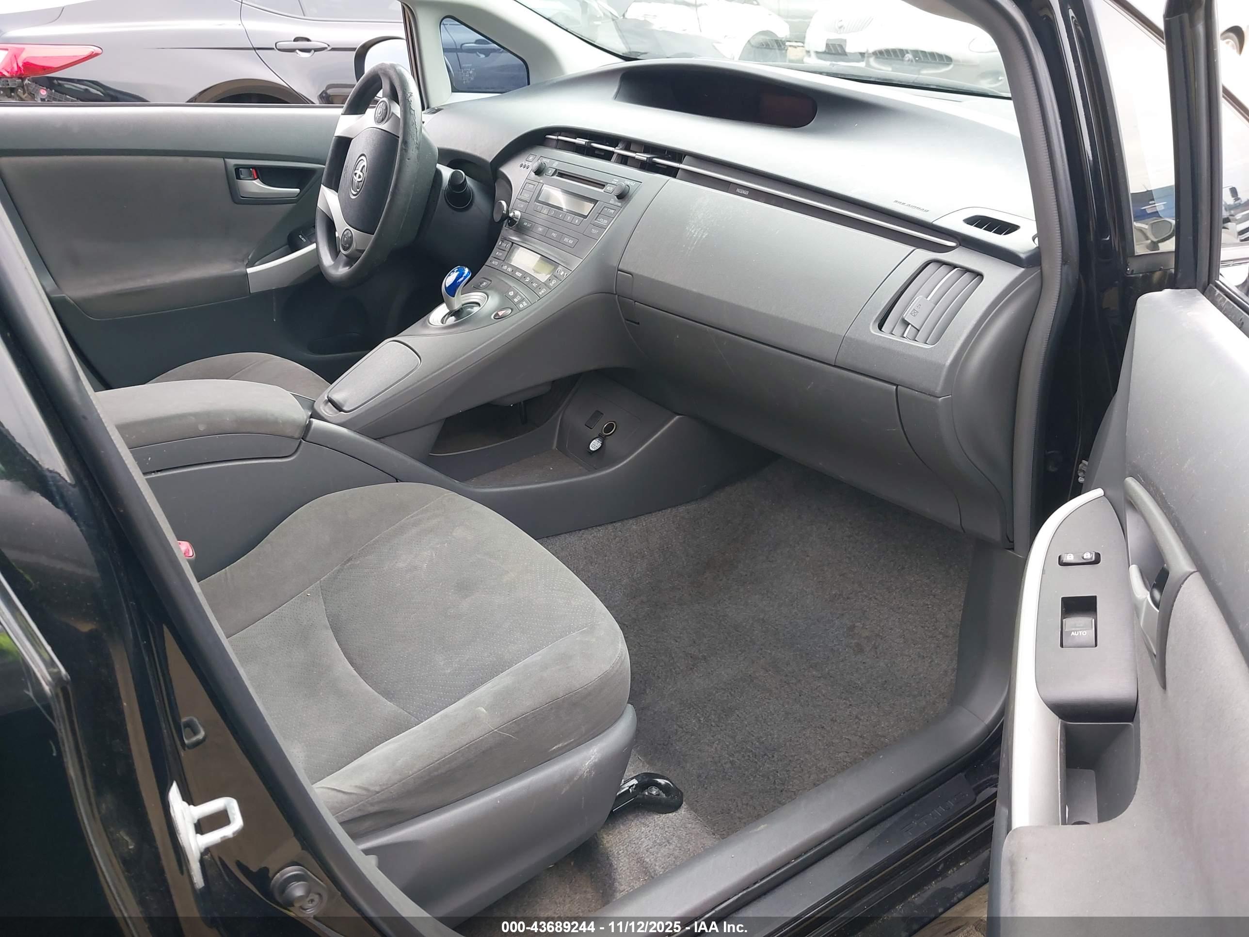 TOYOTA PRIUS image 5