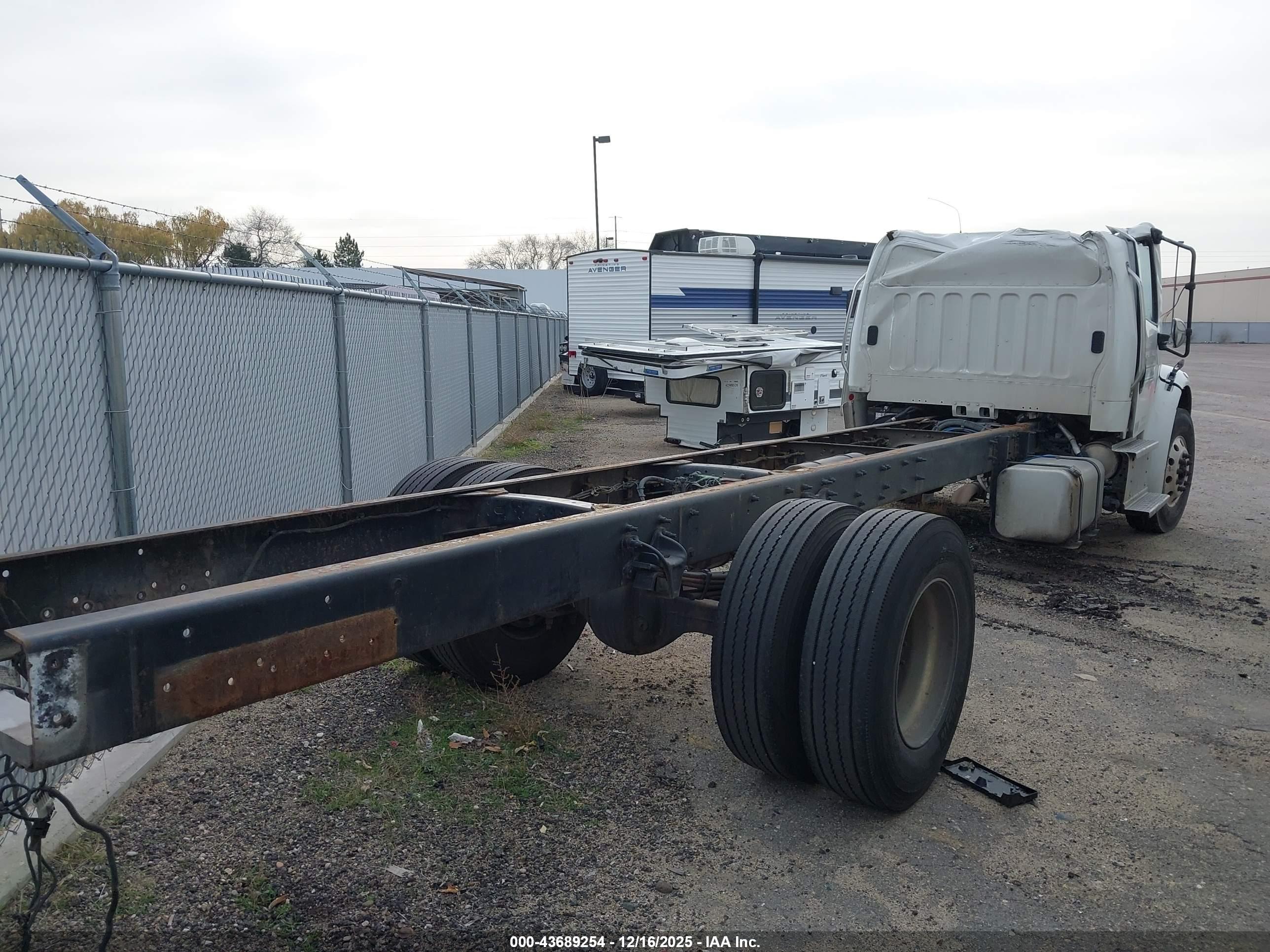 FREIGHTLINER M2 image 4
