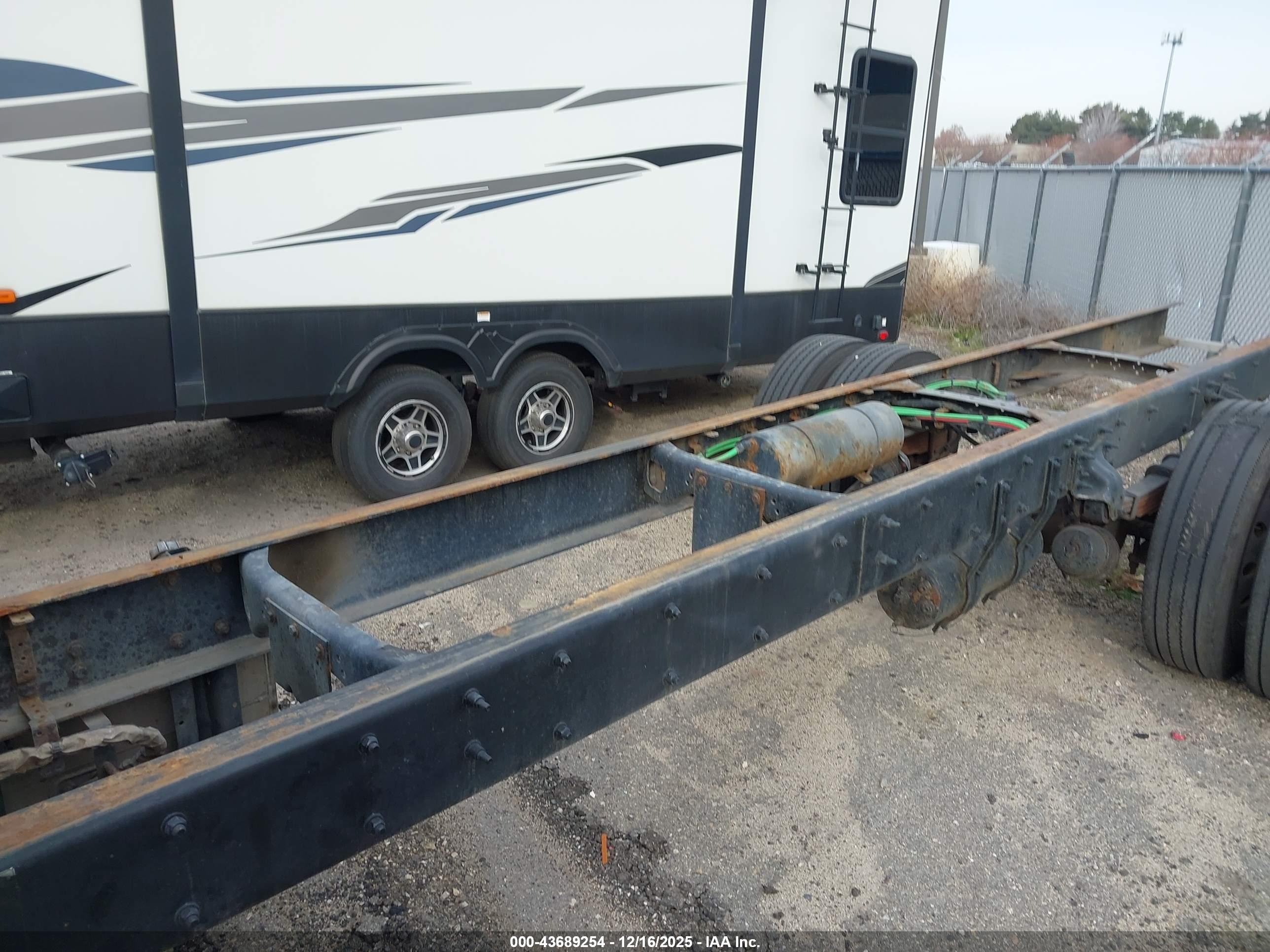 FREIGHTLINER M2 image 8