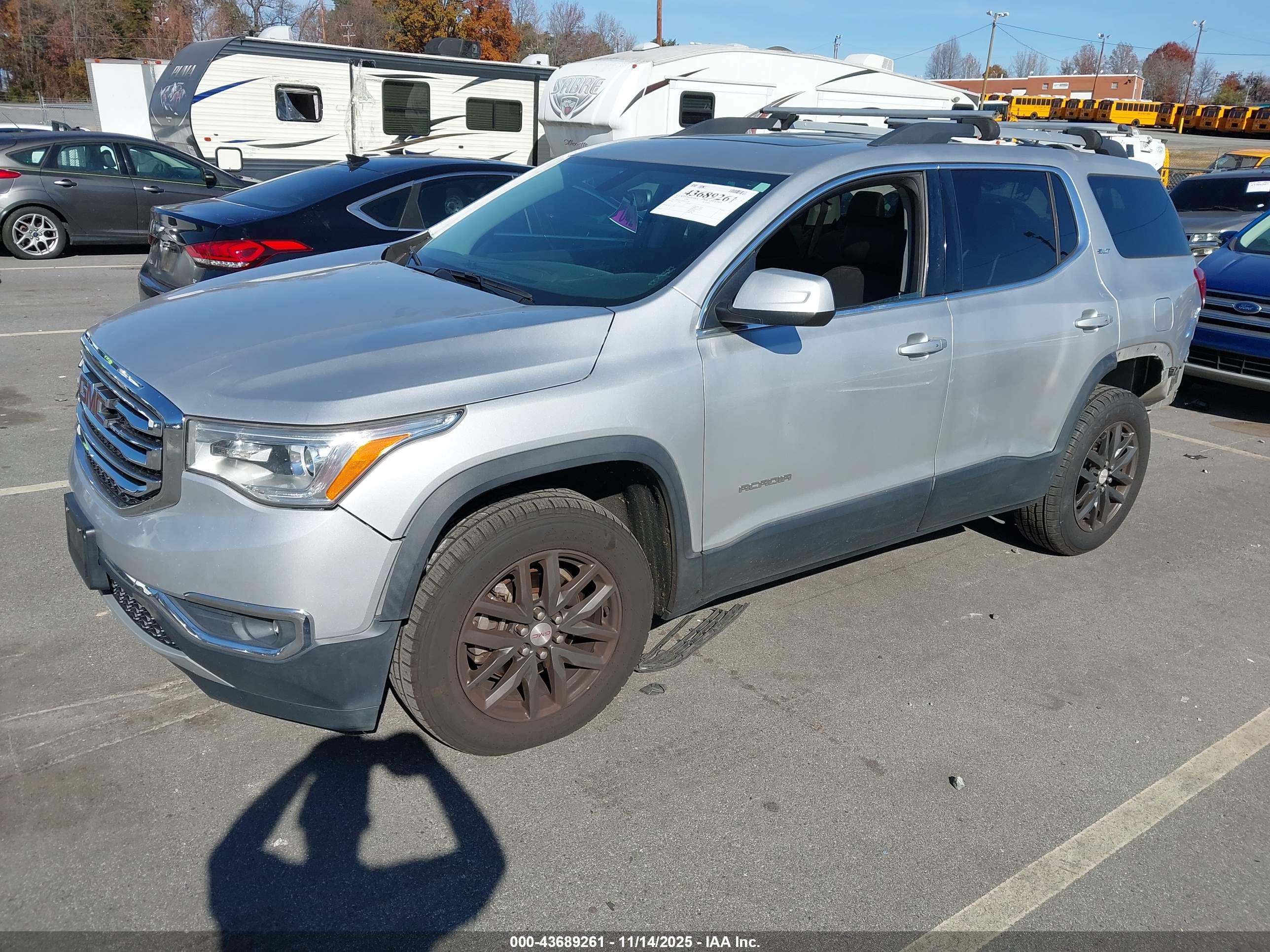 GMC ACADIA image 2