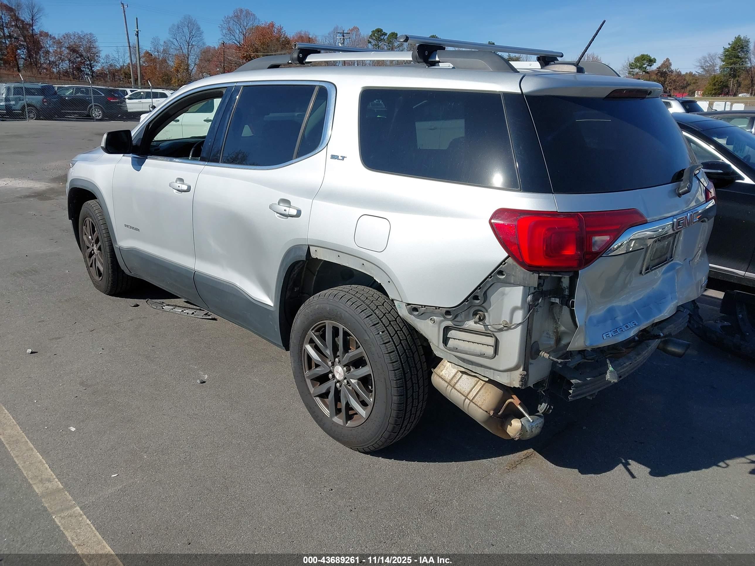 GMC ACADIA image 3