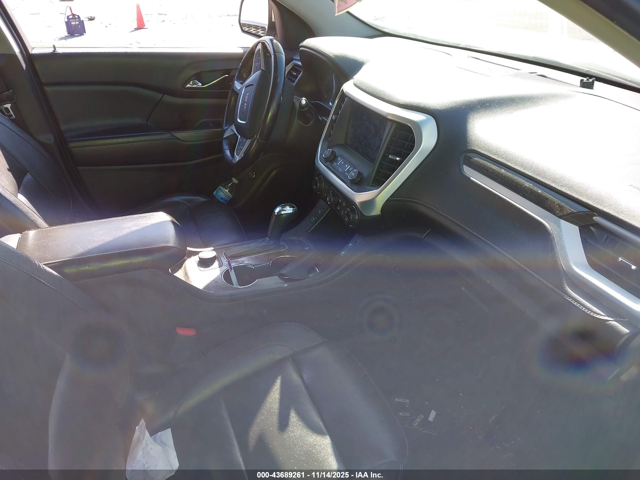 GMC ACADIA image 5