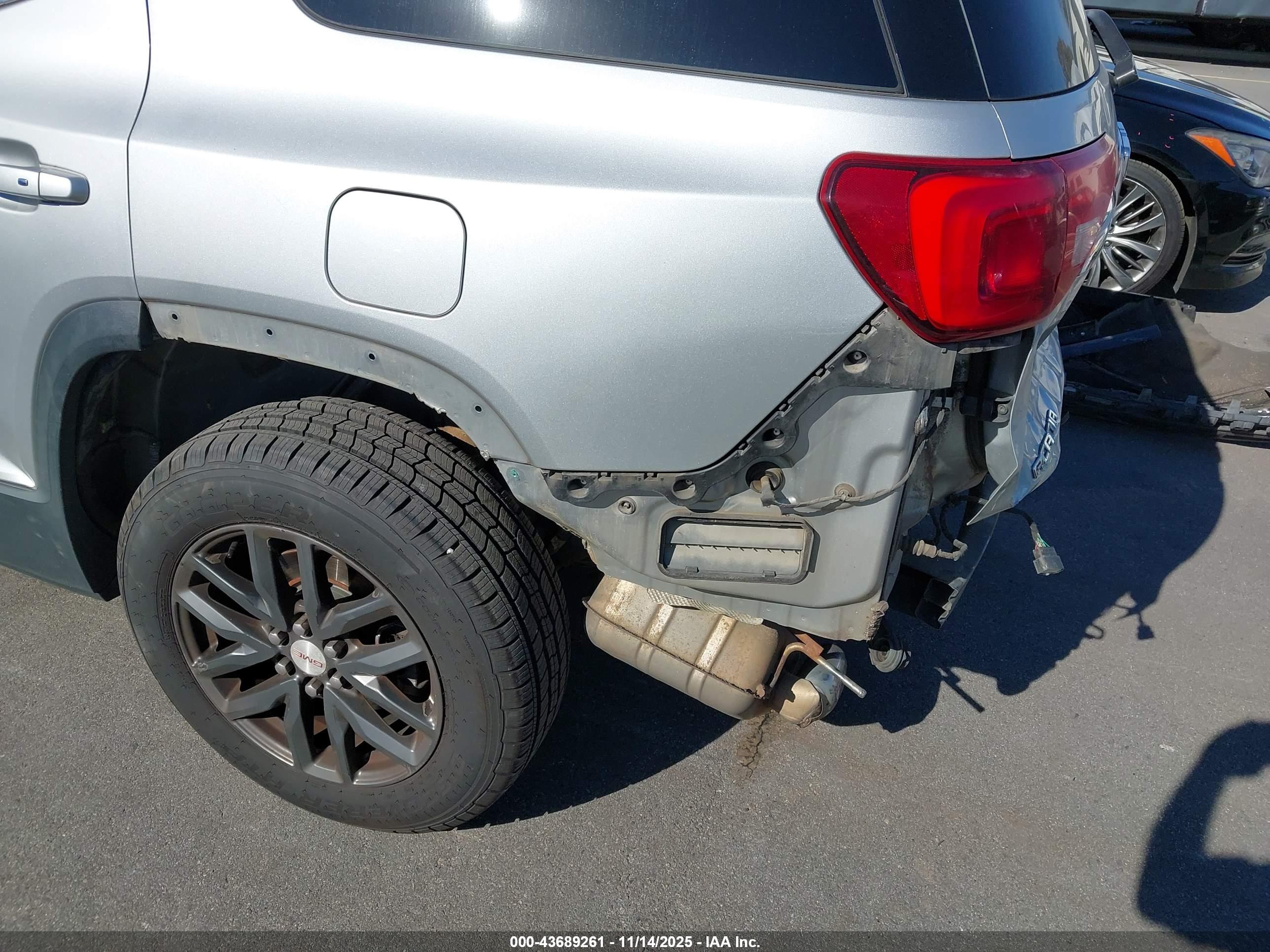 GMC ACADIA image 6