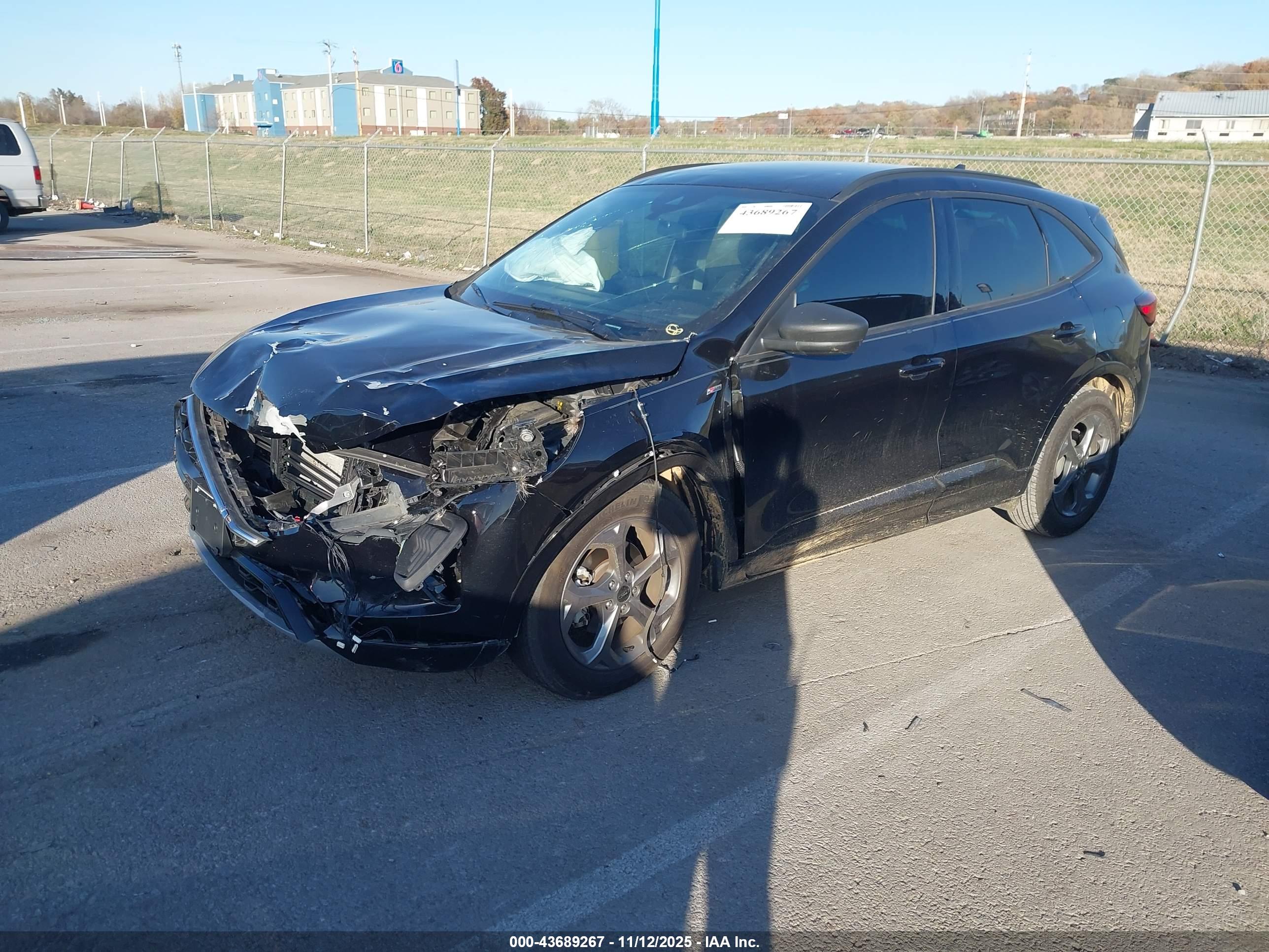 FORD ESCAPE image 2
