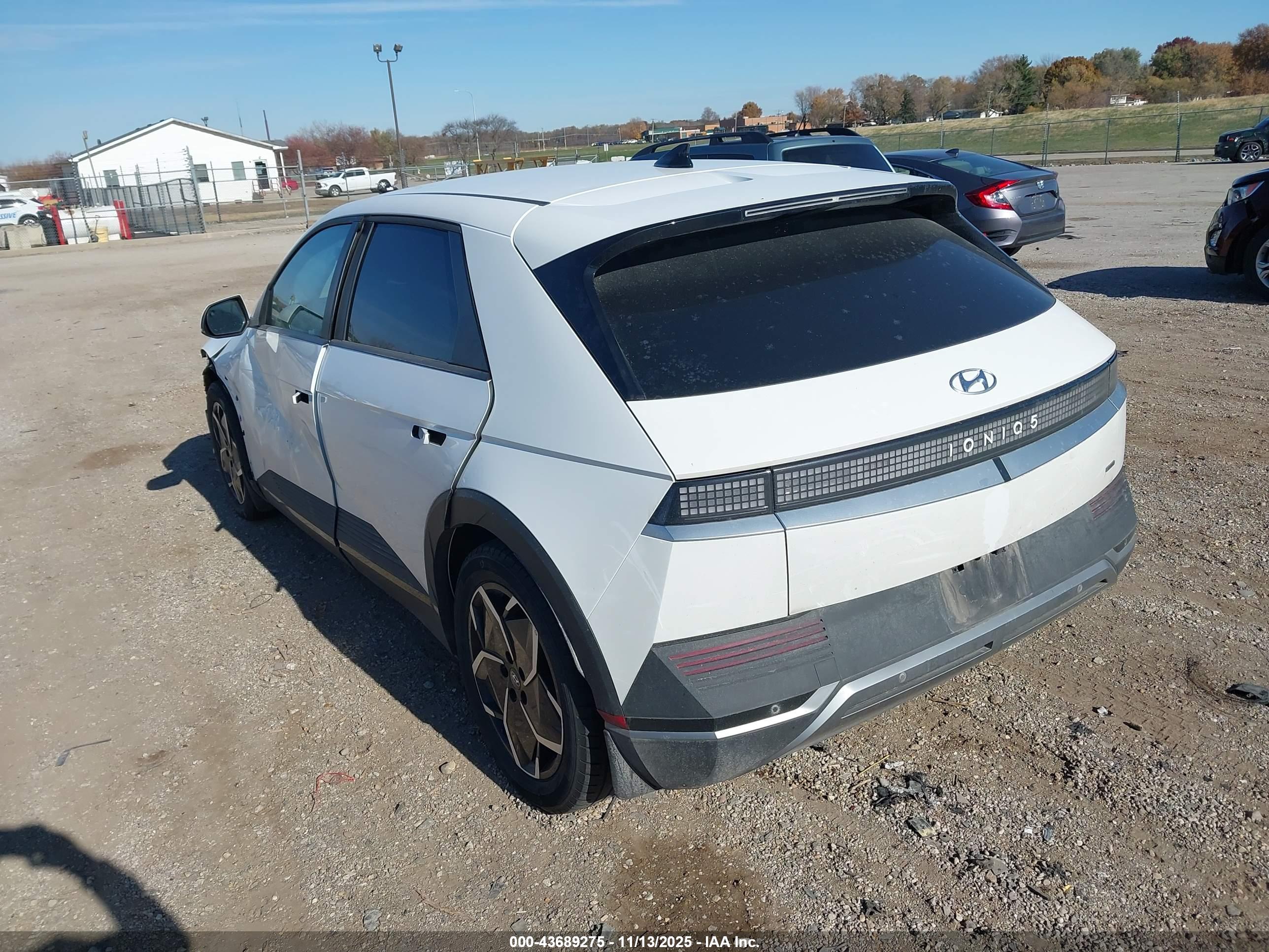 HYUNDAI IONIQ image 3