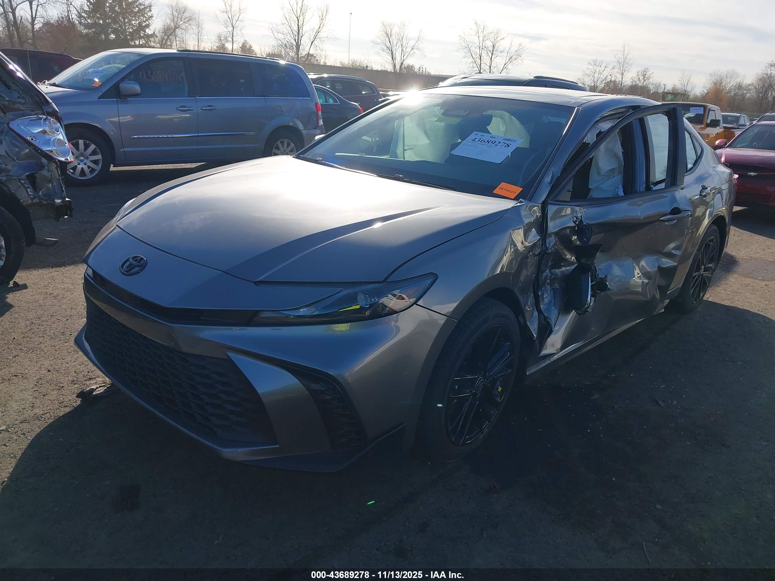 TOYOTA CAMRY image 2