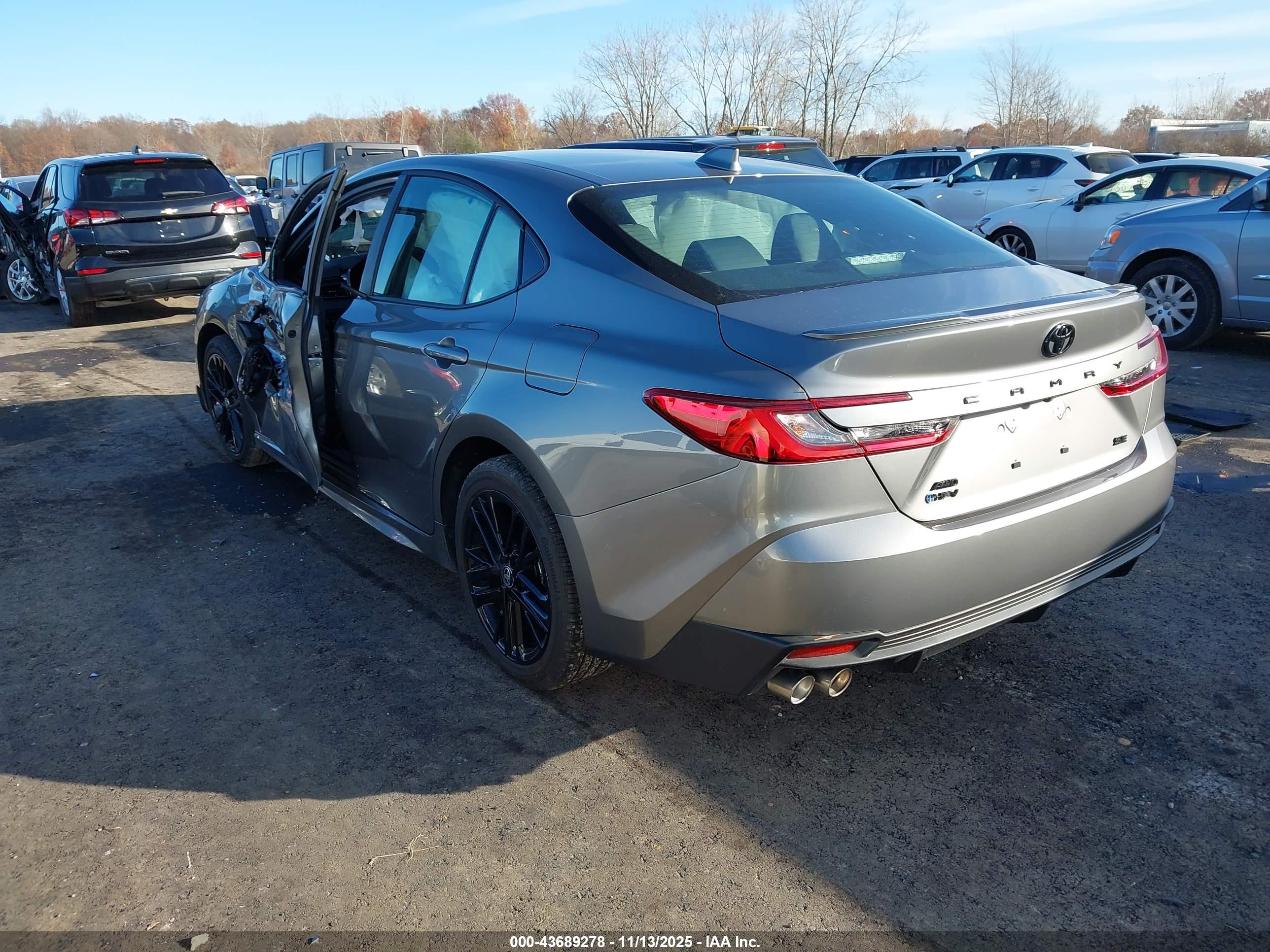TOYOTA CAMRY image 3