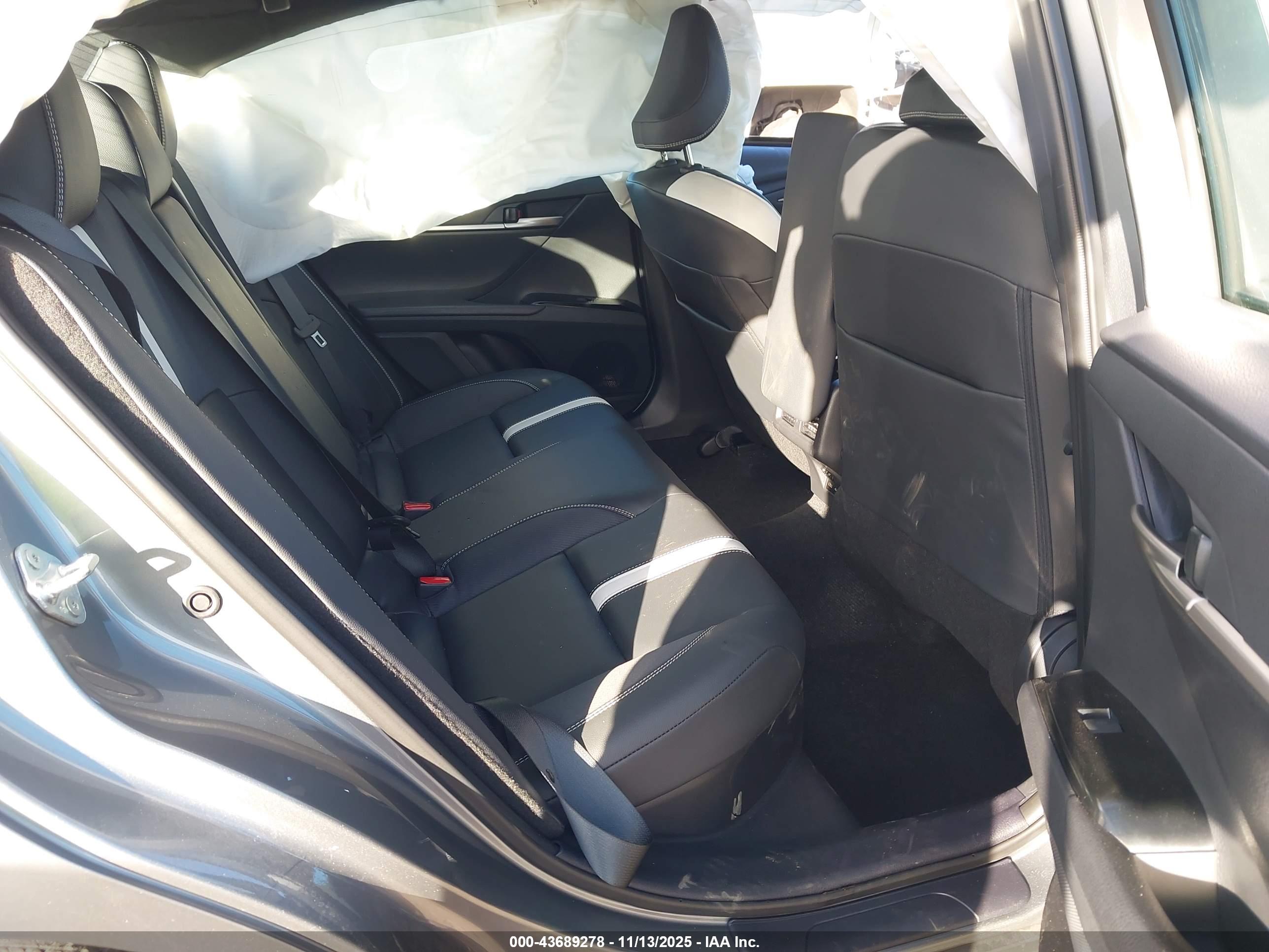 TOYOTA CAMRY image 8