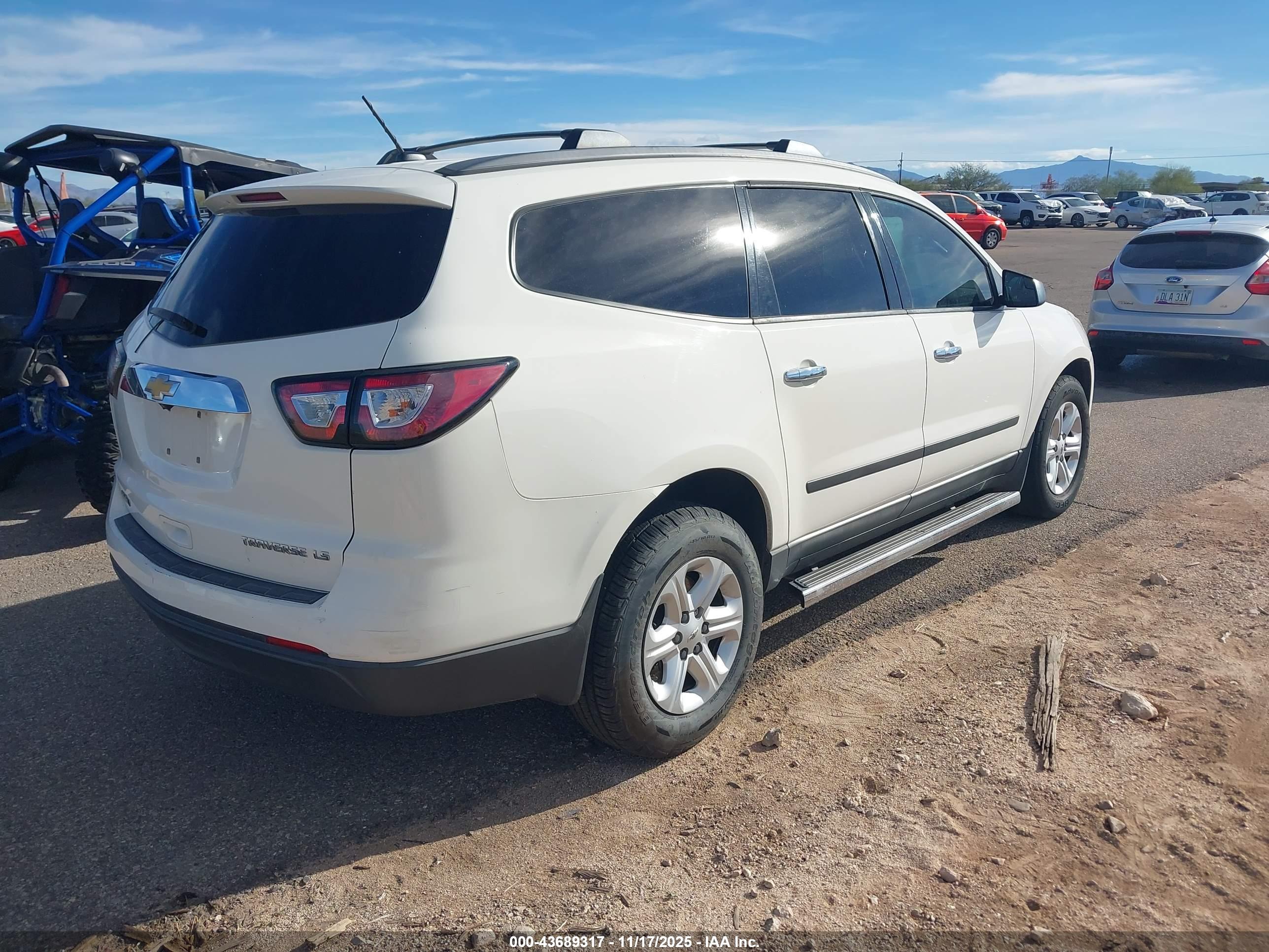 CHEVROLET TRAVERSE image 4