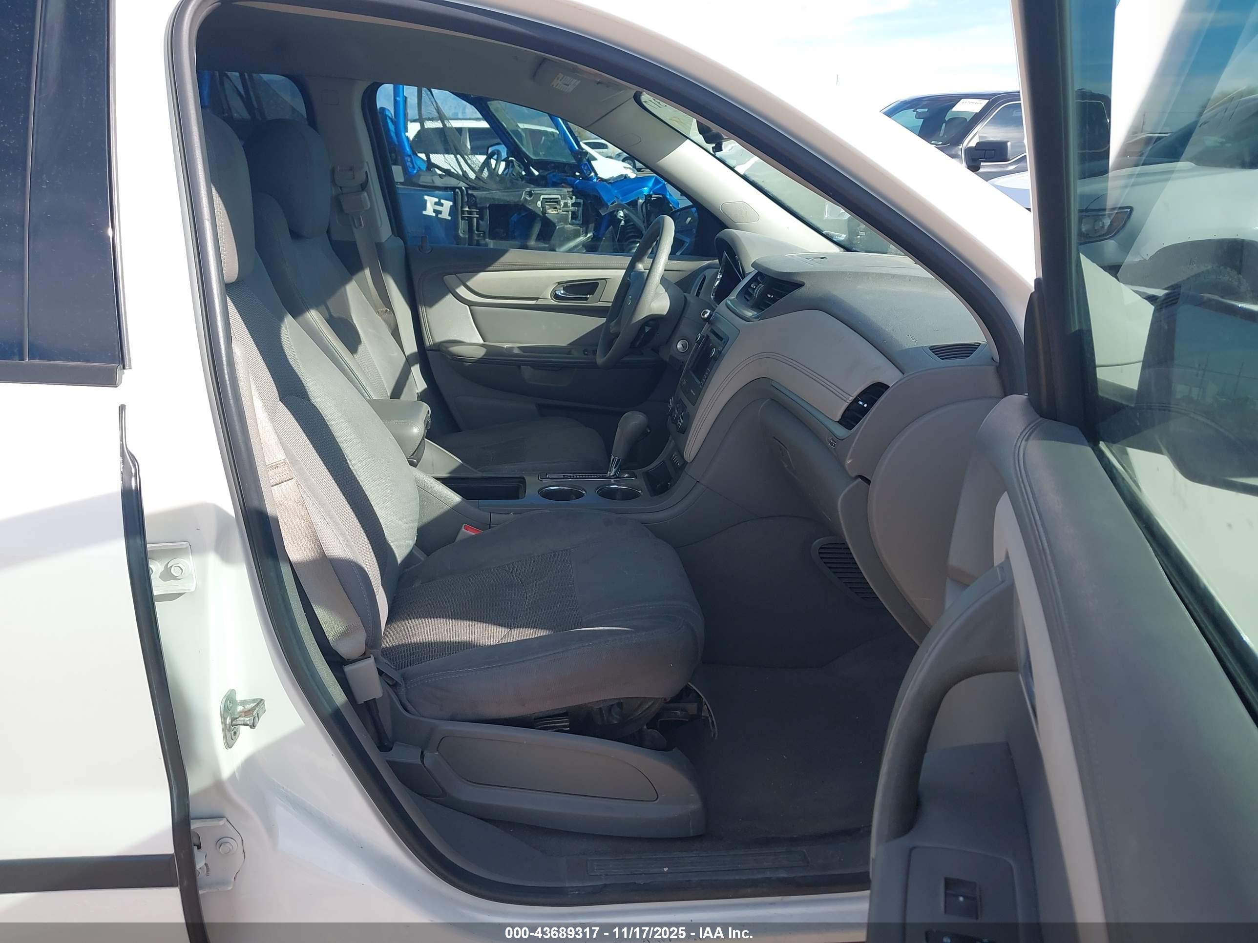 CHEVROLET TRAVERSE image 5