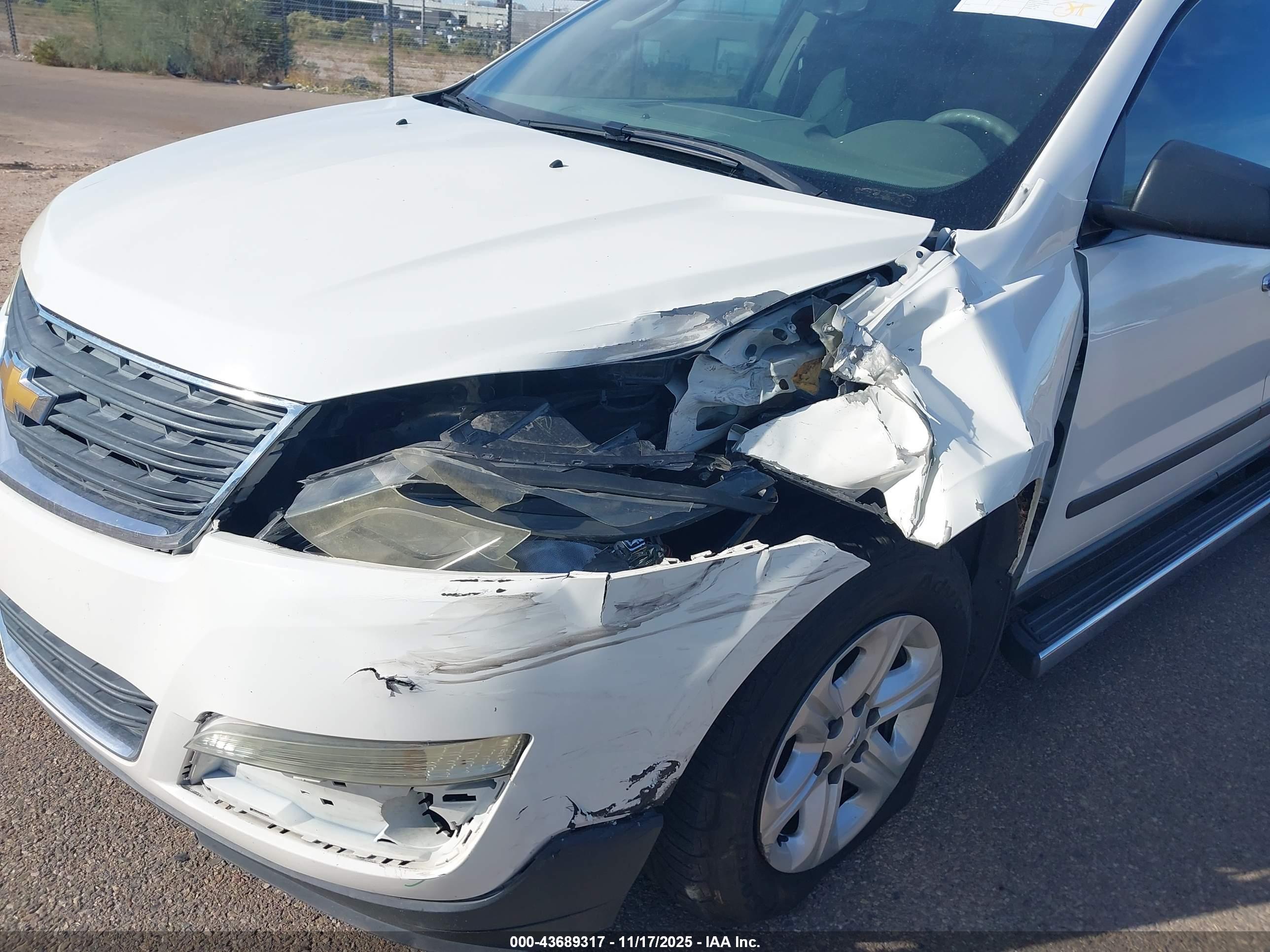CHEVROLET TRAVERSE image 6