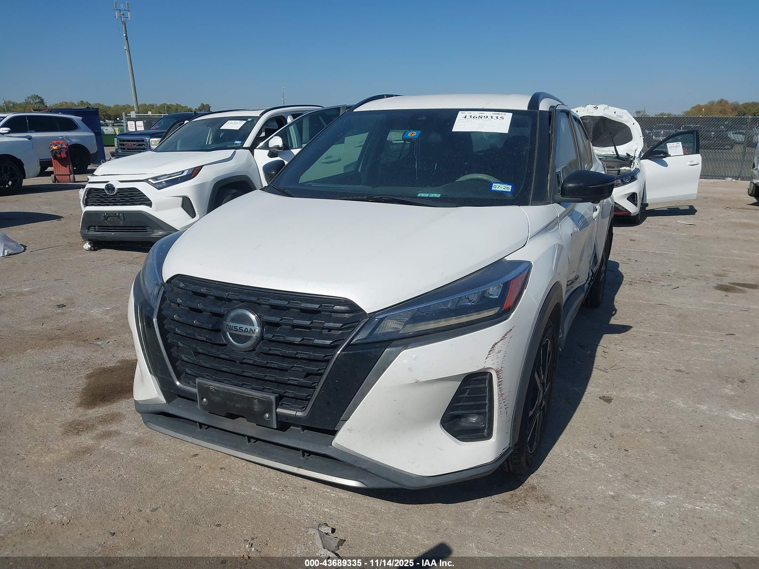 NISSAN KICKS image 2