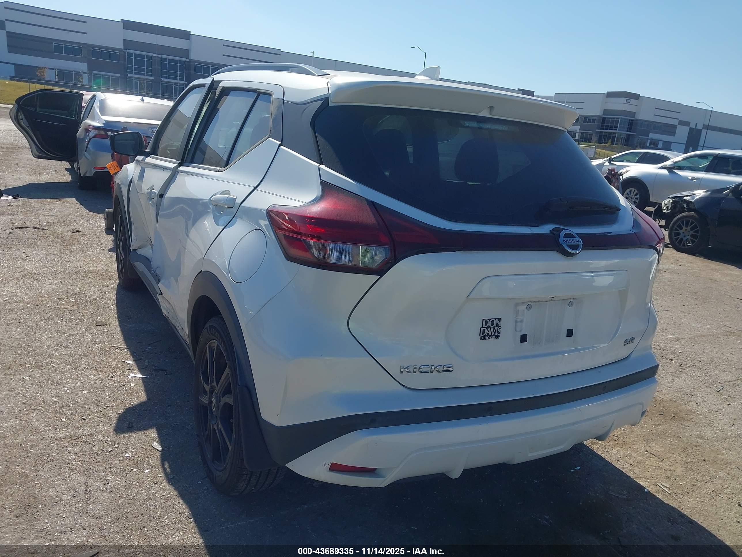 NISSAN KICKS image 3