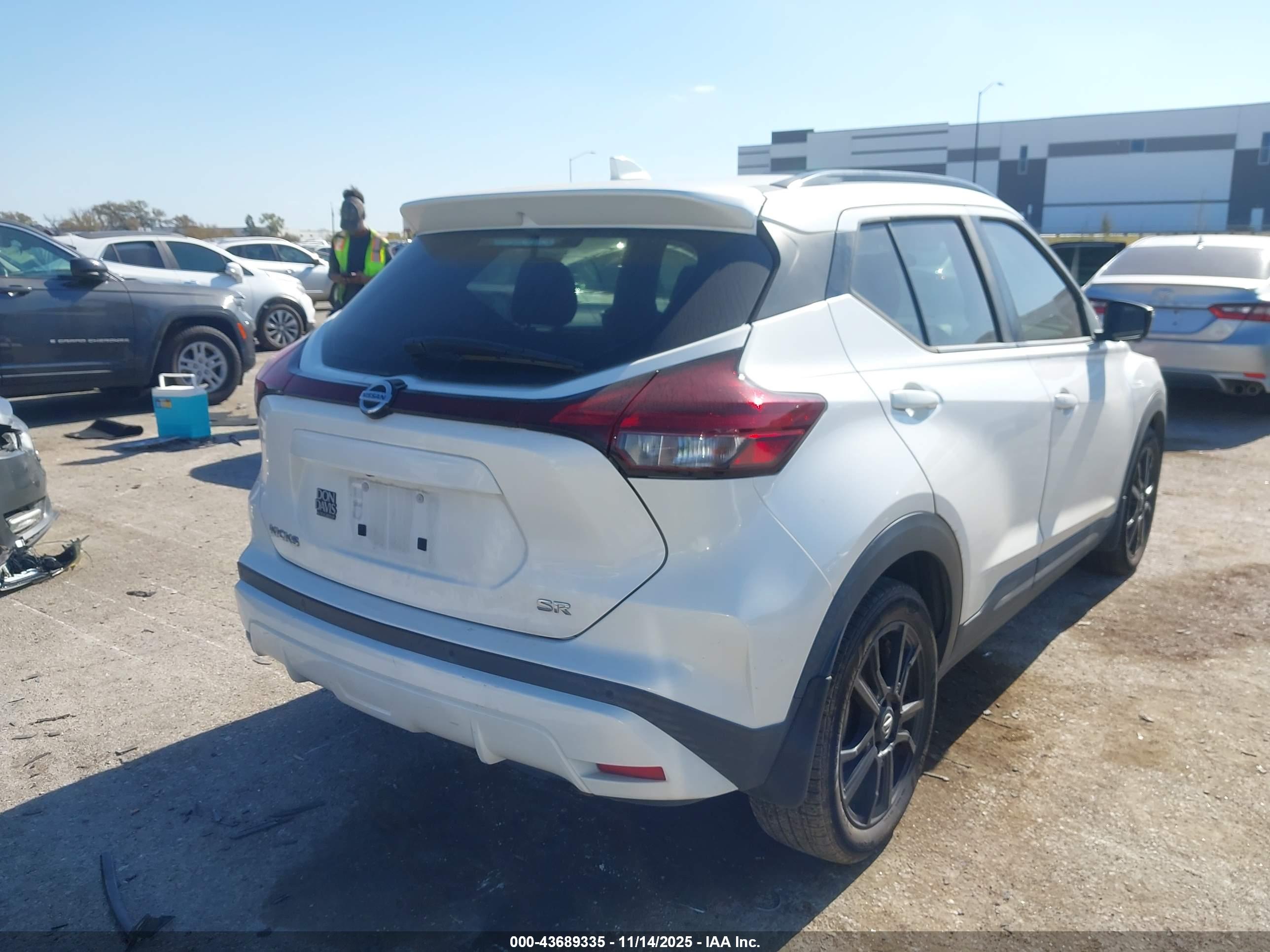 NISSAN KICKS image 4