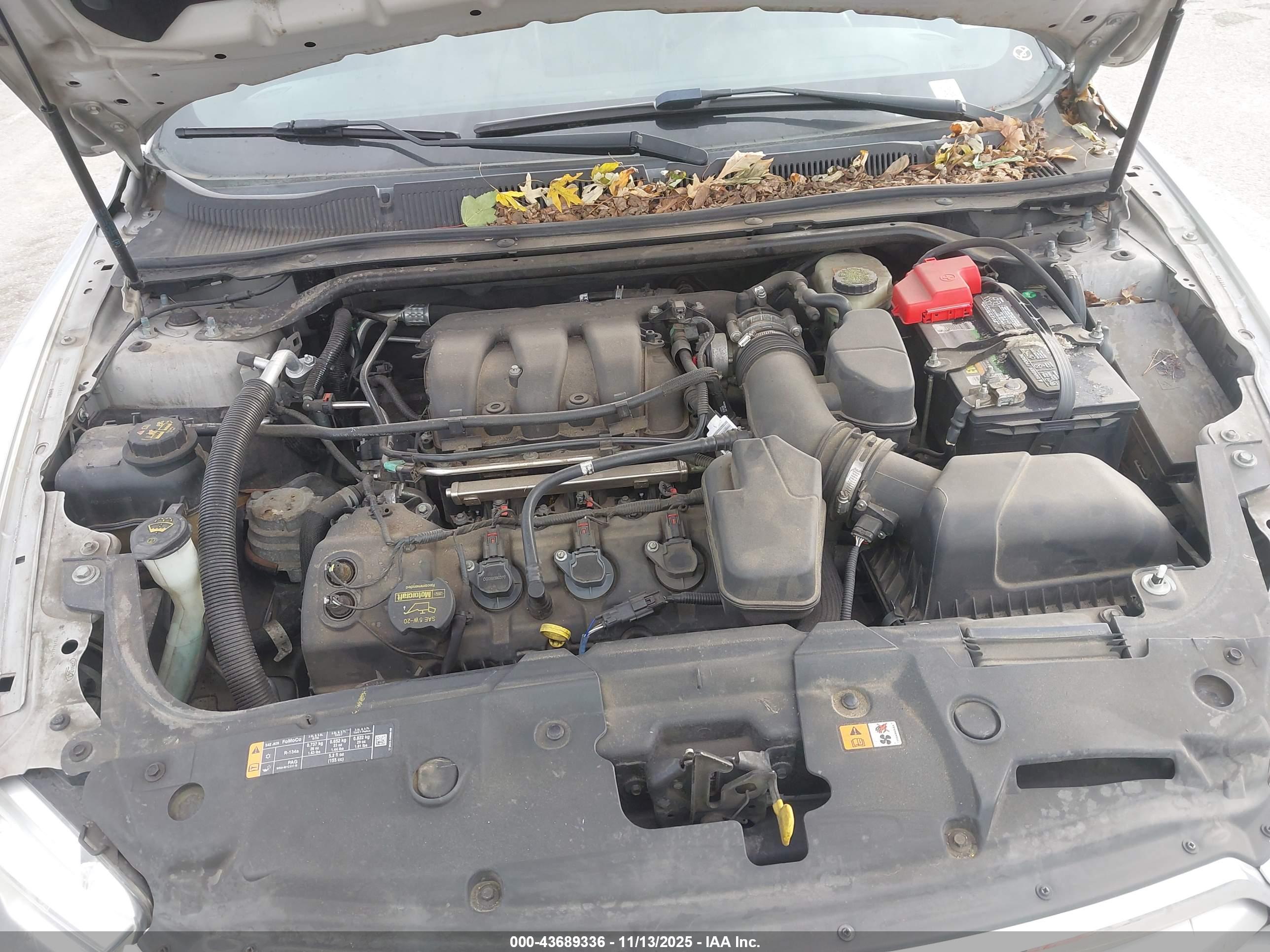 FORD TAURUS image 10