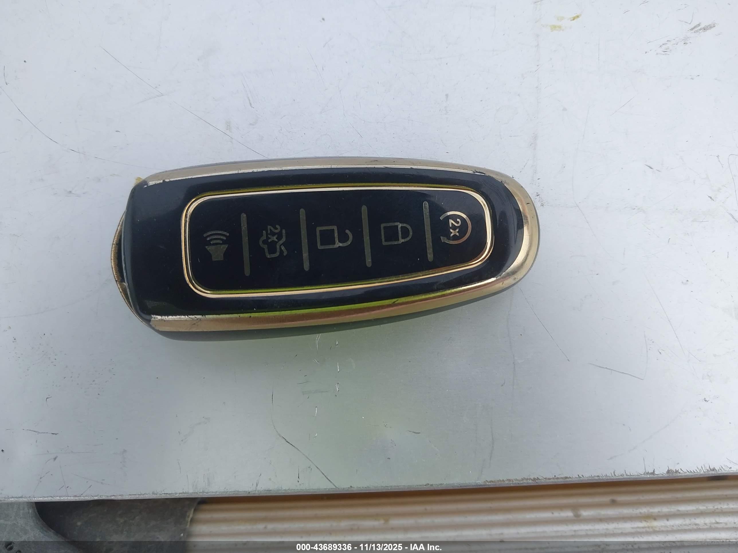 FORD TAURUS image 11