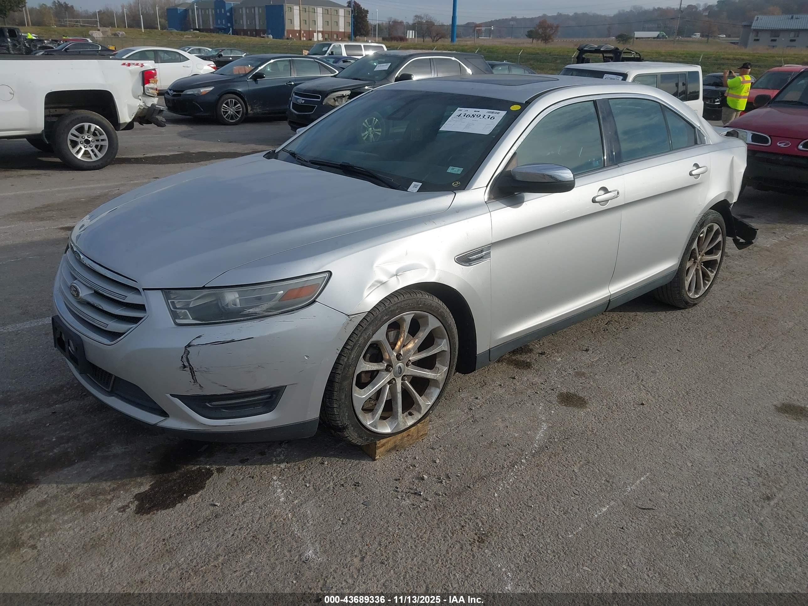 FORD TAURUS image 2
