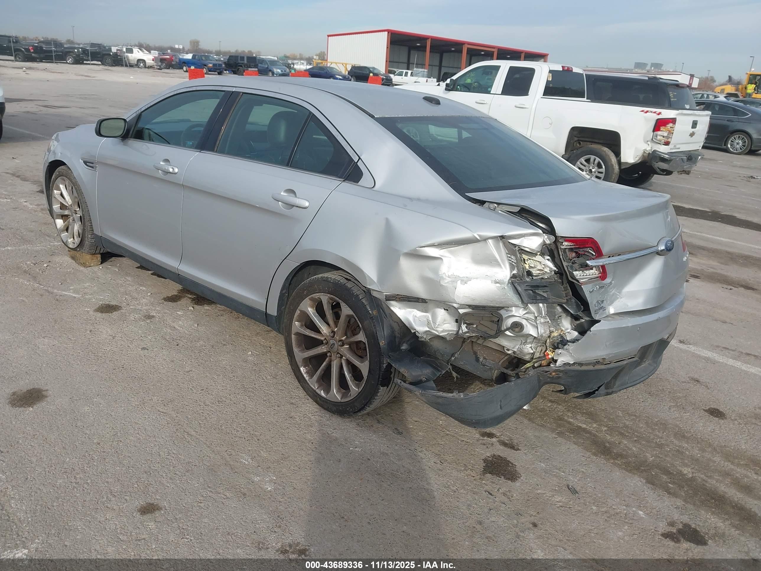 FORD TAURUS image 3