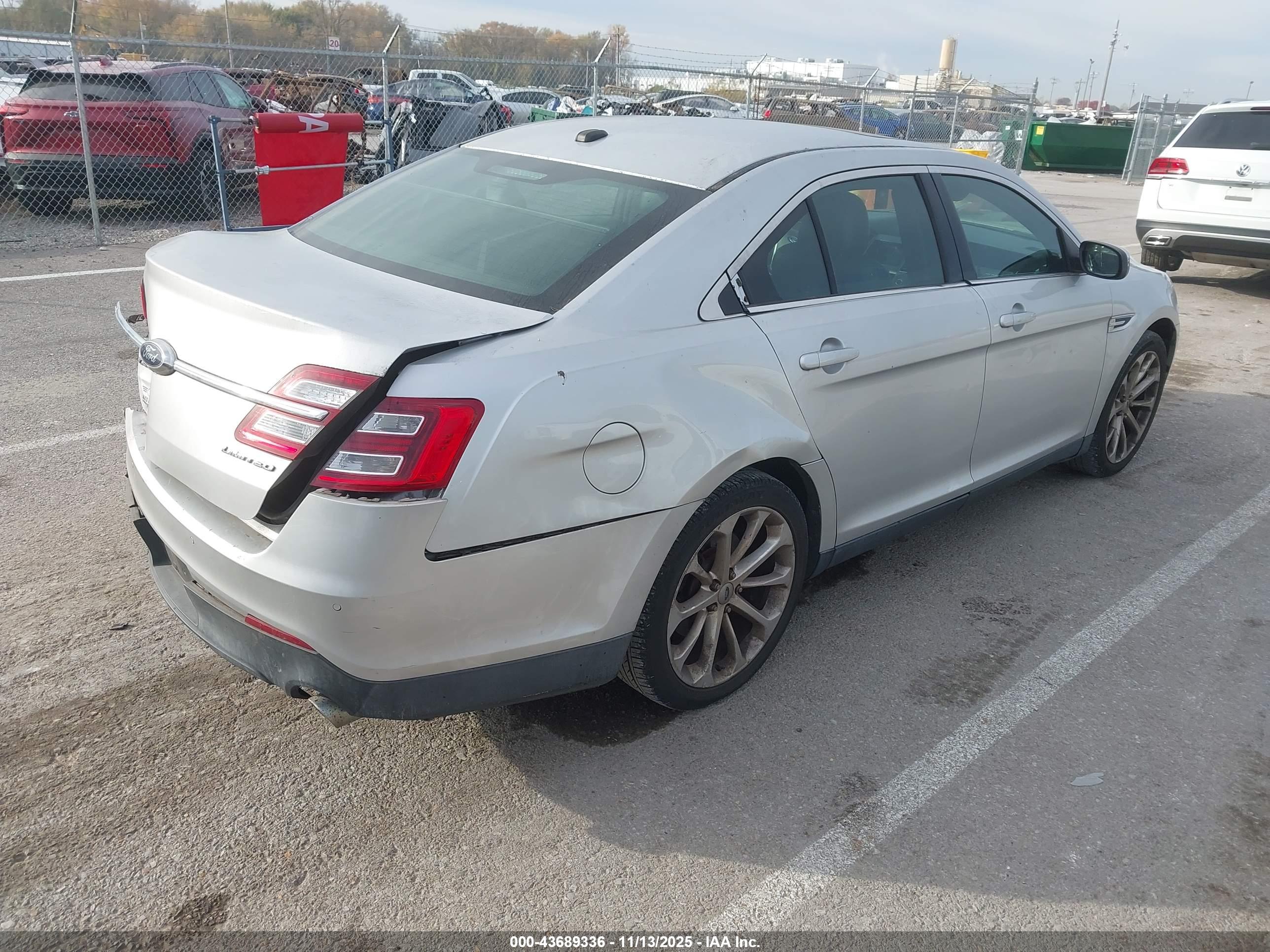 FORD TAURUS image 4