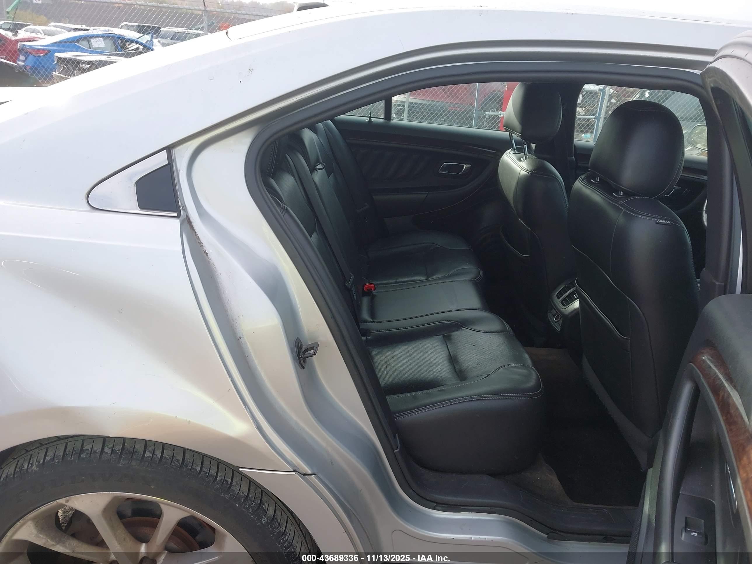 FORD TAURUS image 8