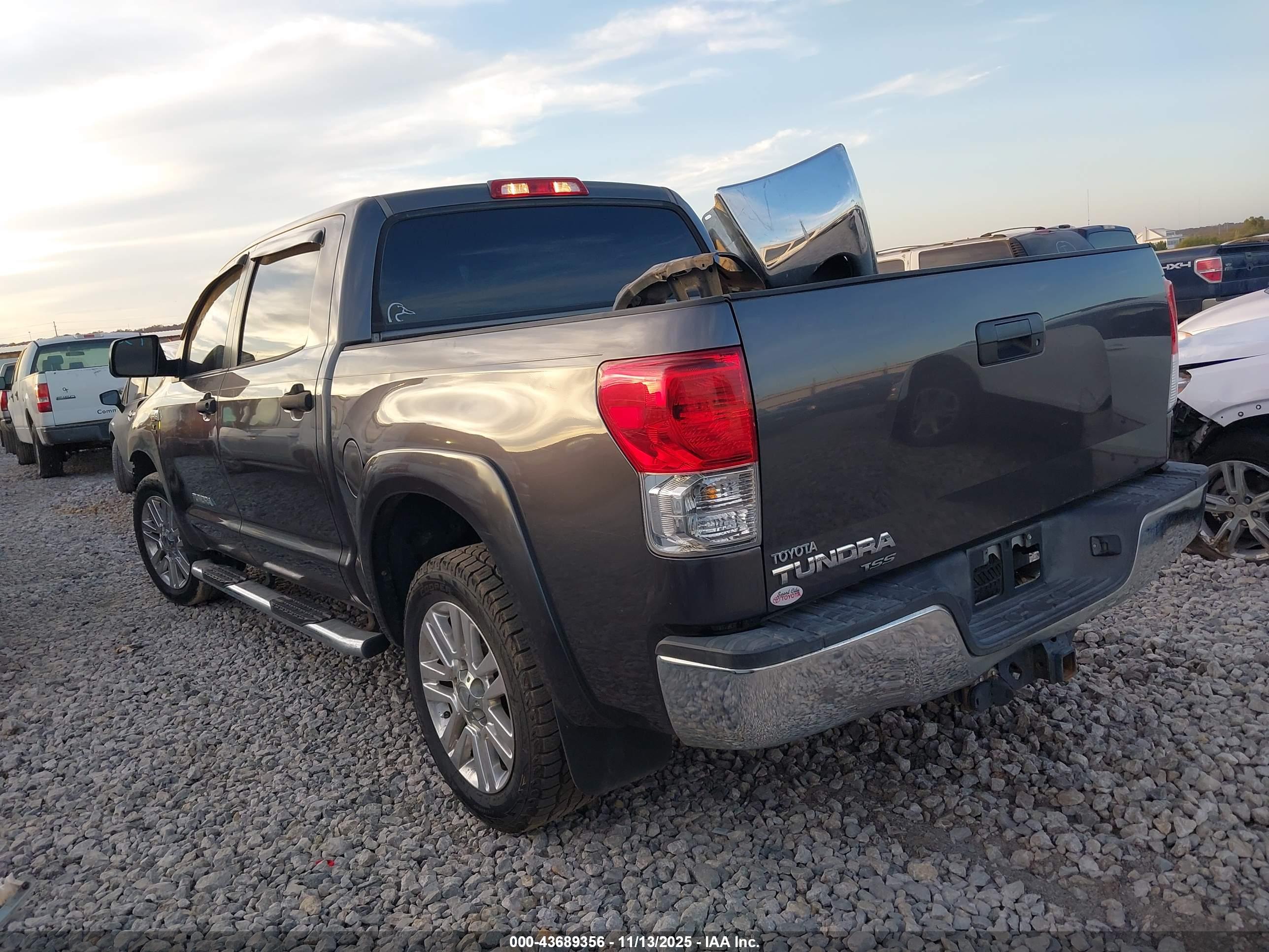 TOYOTA TUNDRA image 3