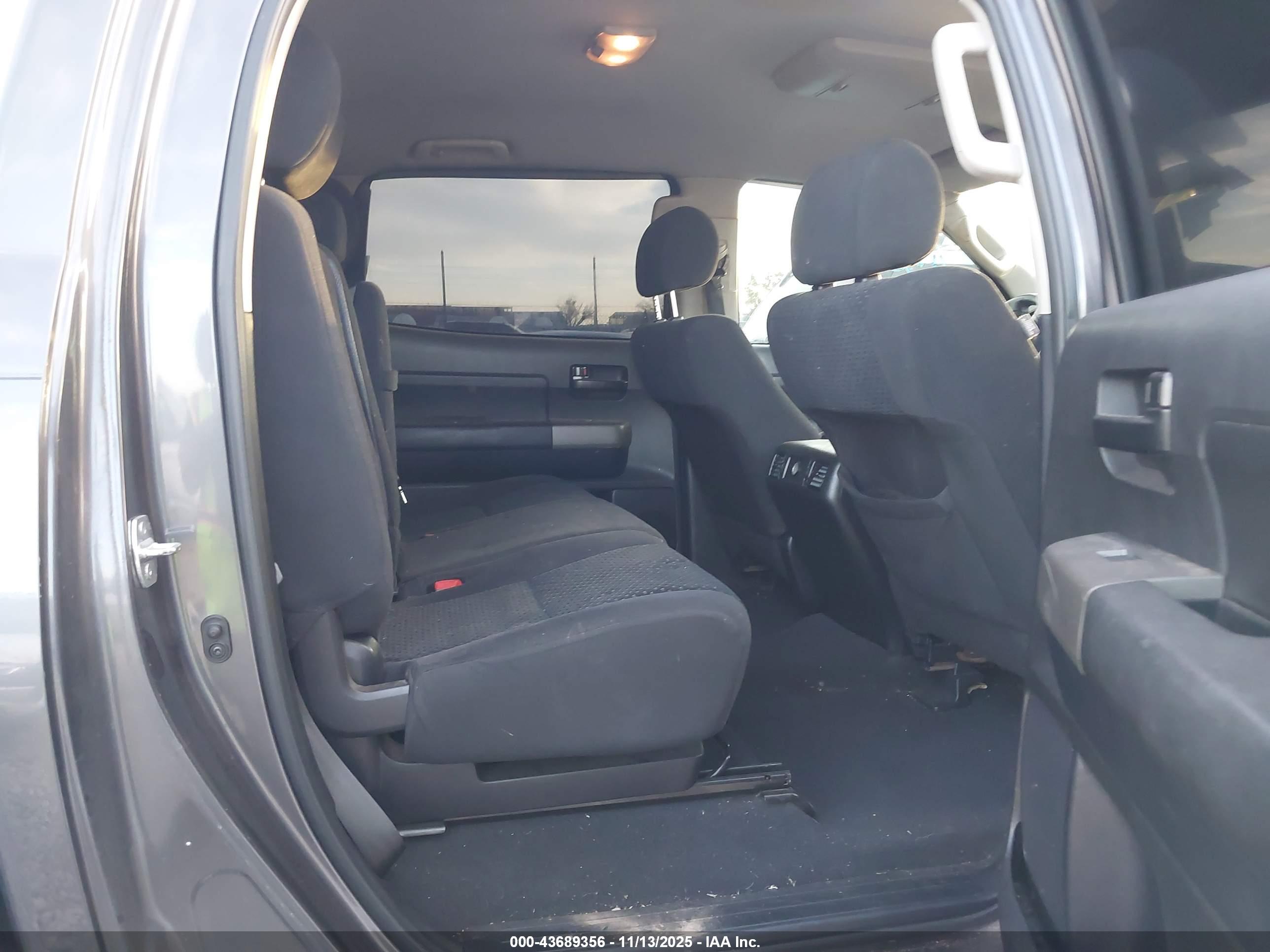 TOYOTA TUNDRA image 8