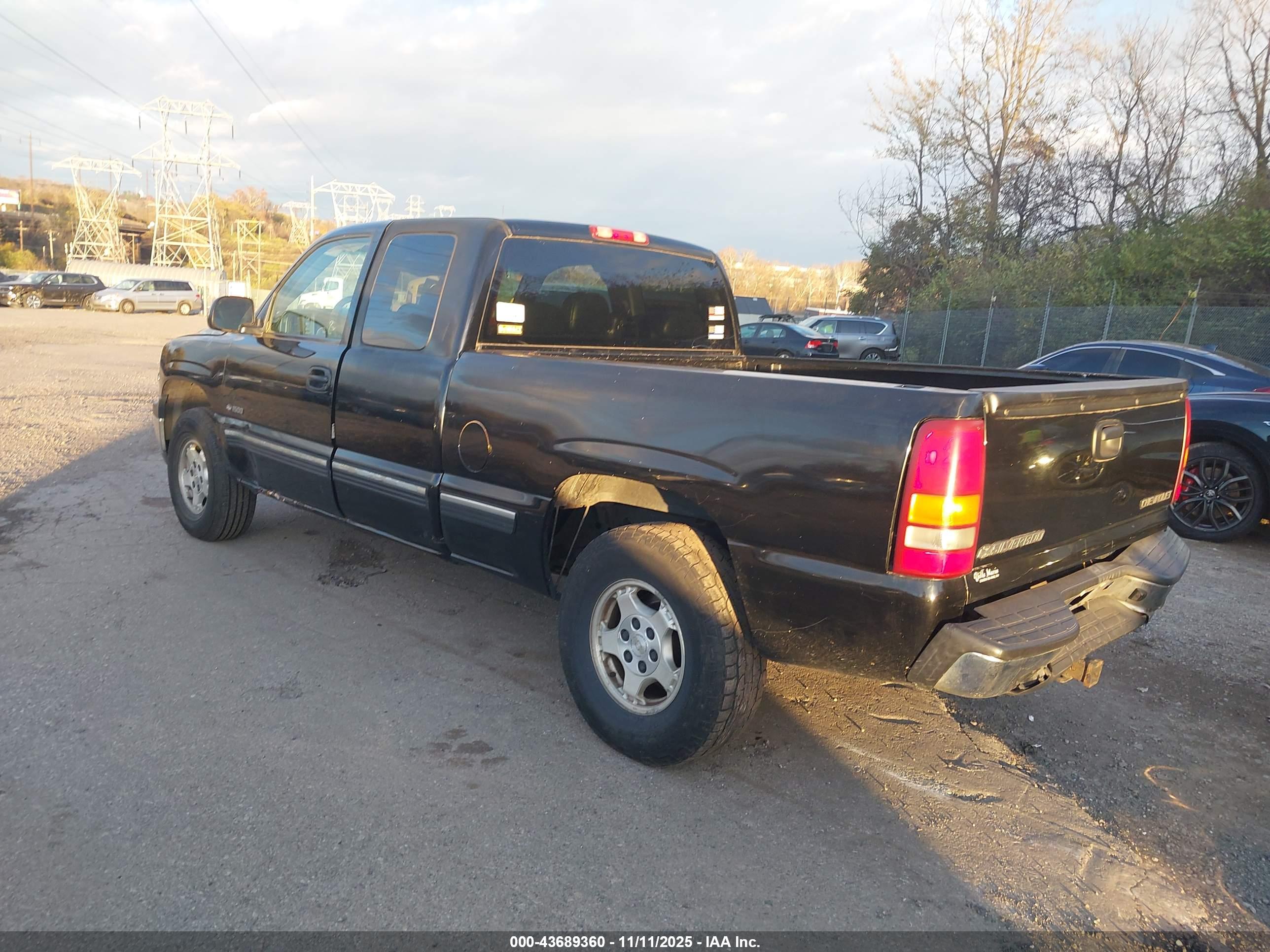 CHEVROLET SILVERADO image 3