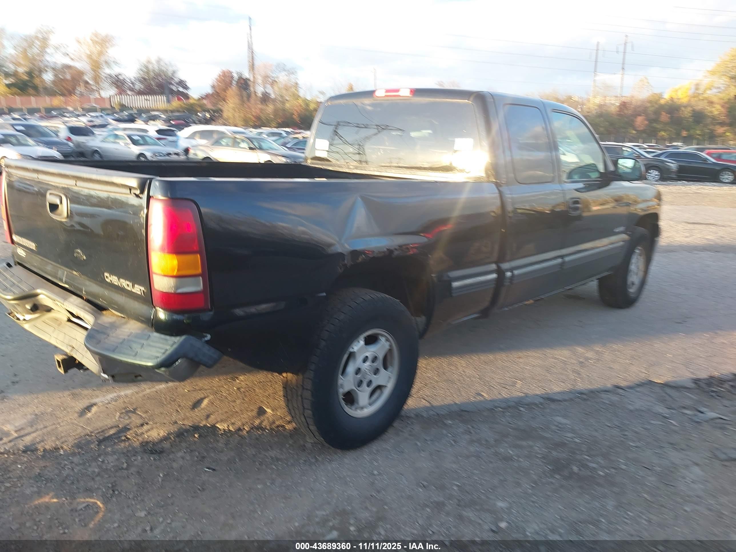 CHEVROLET SILVERADO image 4