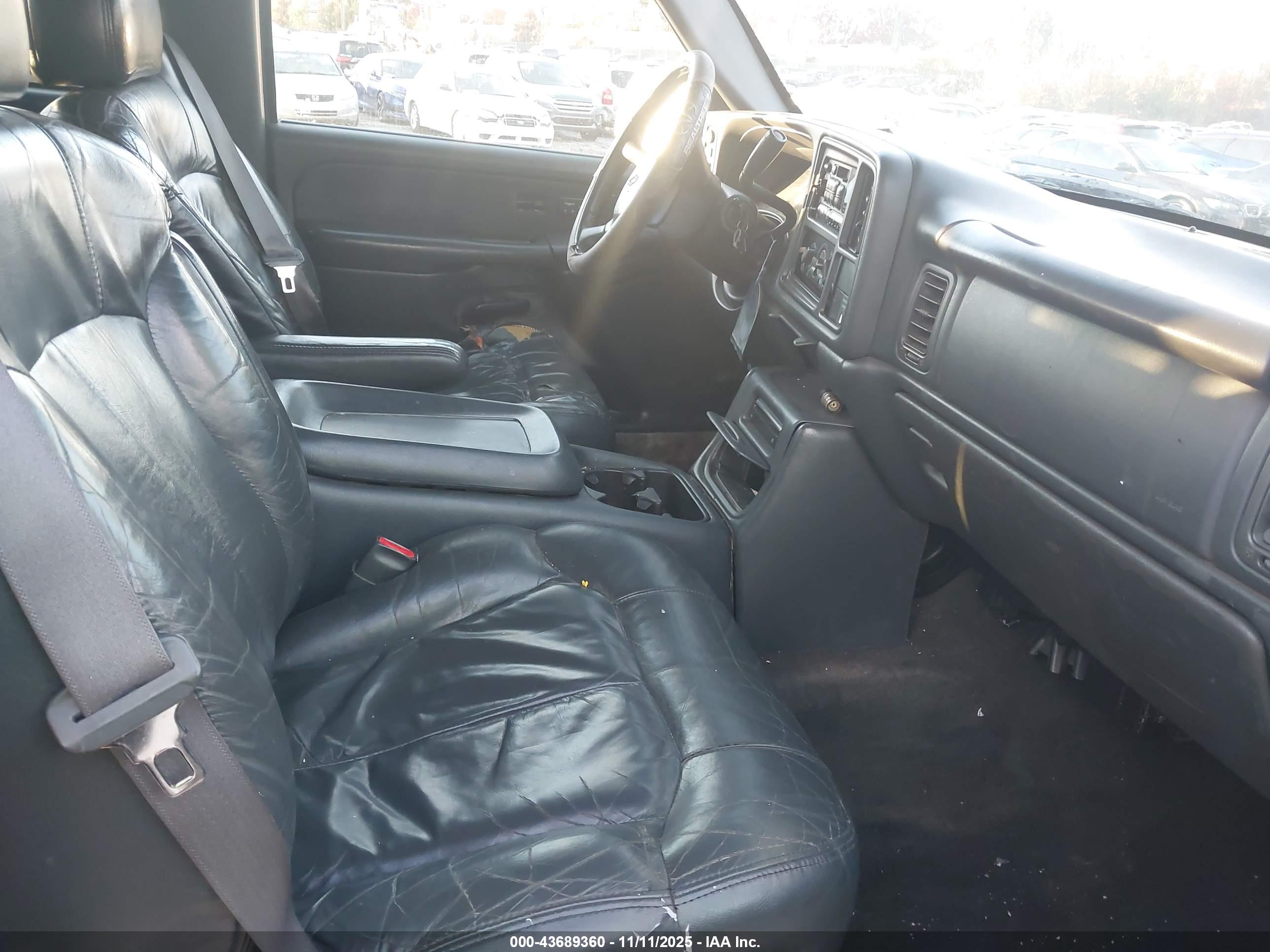 CHEVROLET SILVERADO image 5
