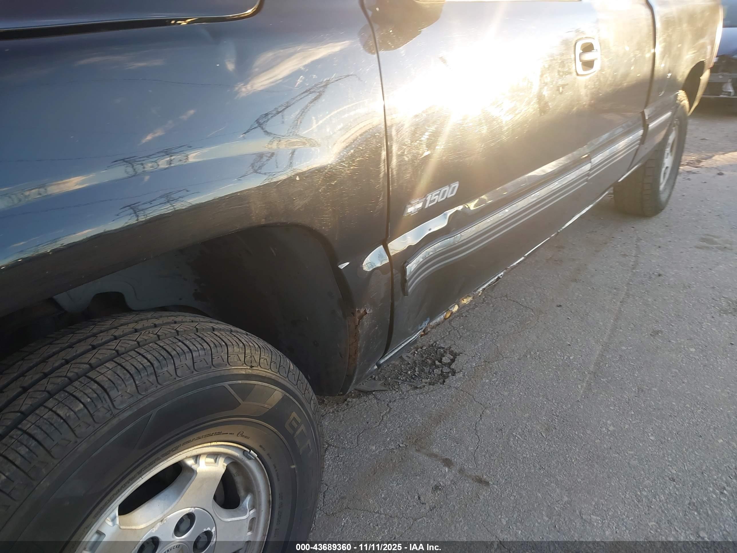 CHEVROLET SILVERADO image 6