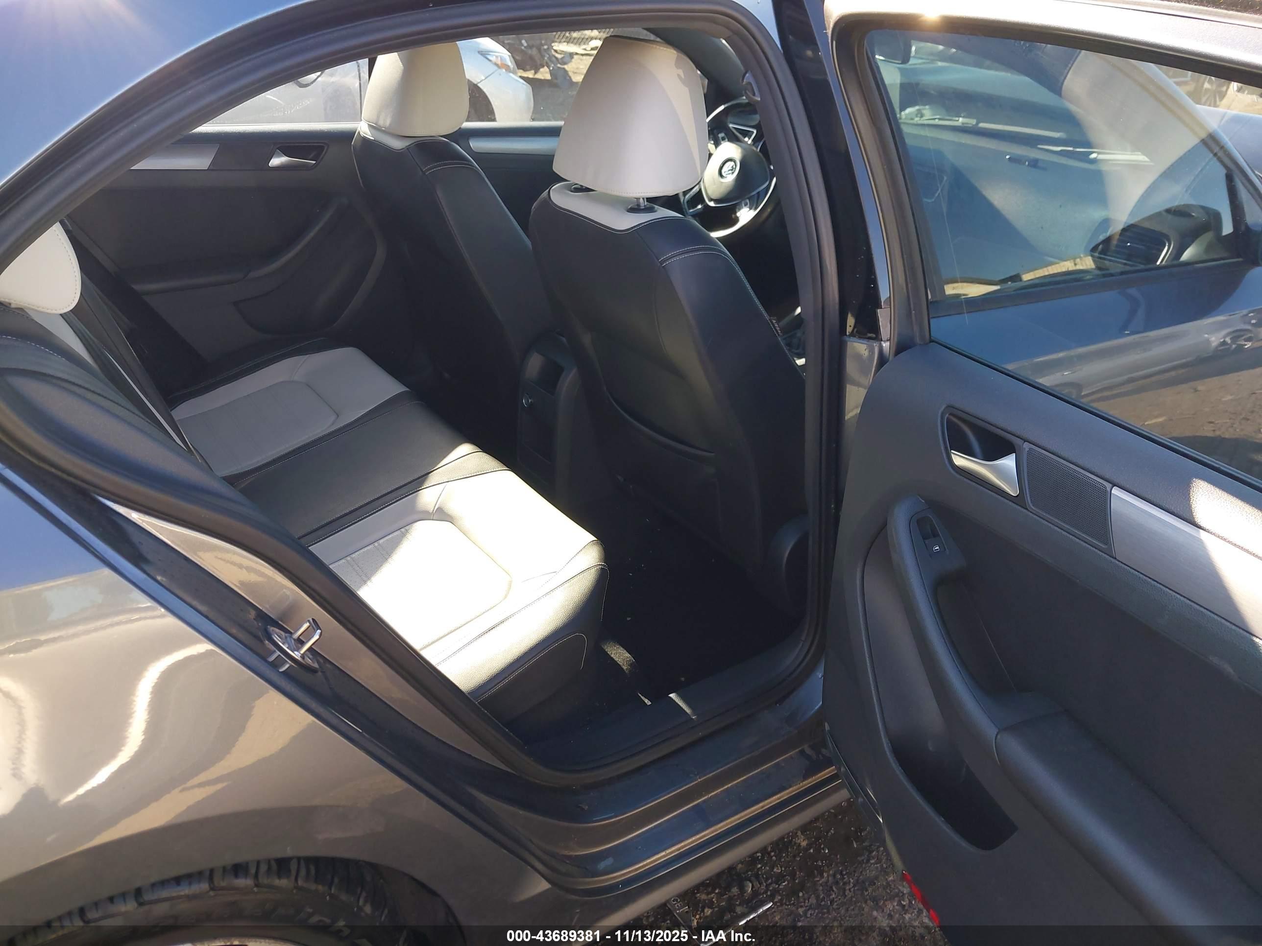 VOLKSWAGEN JETTA image 8