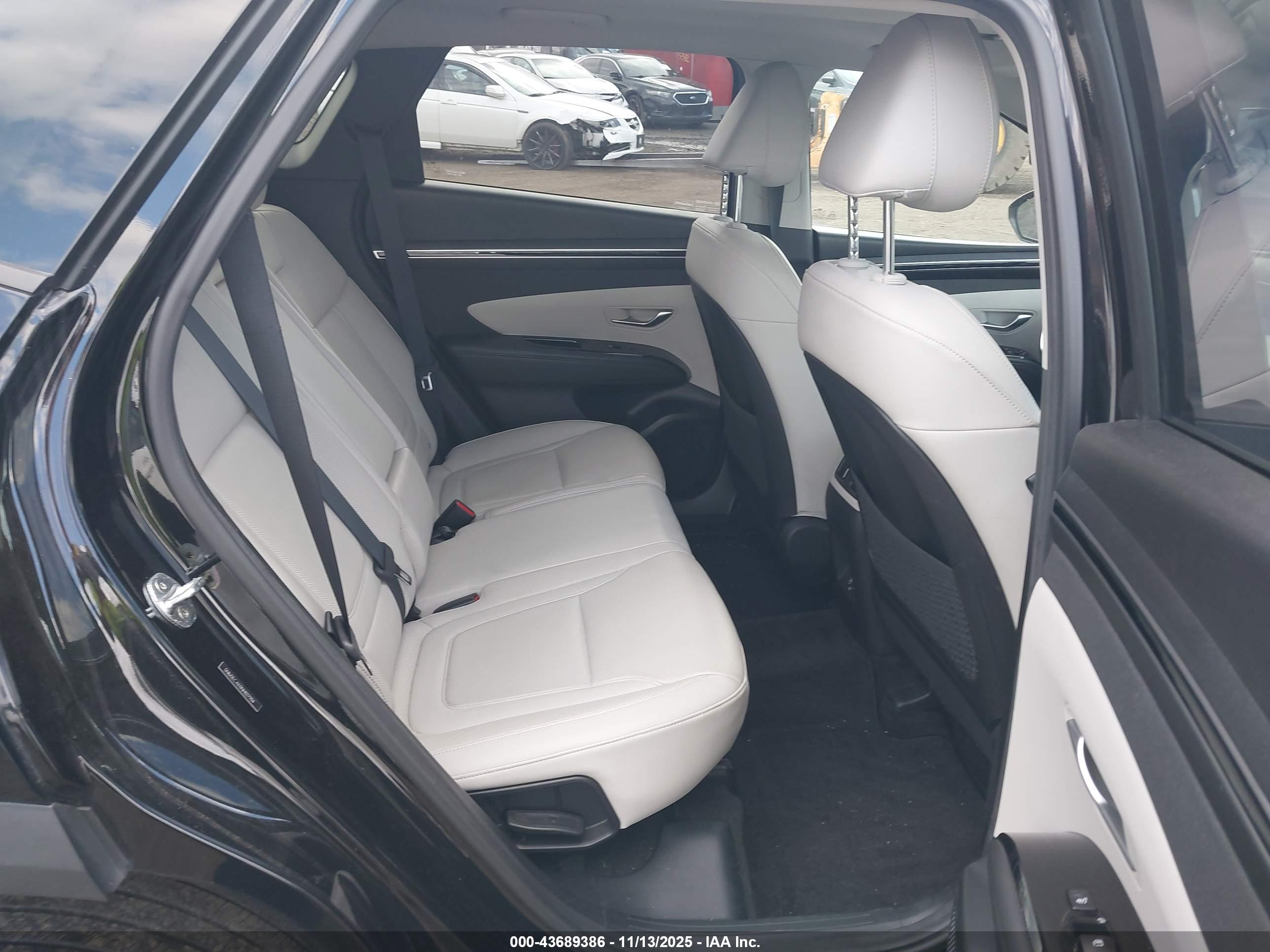 HYUNDAI TUCSON image 8