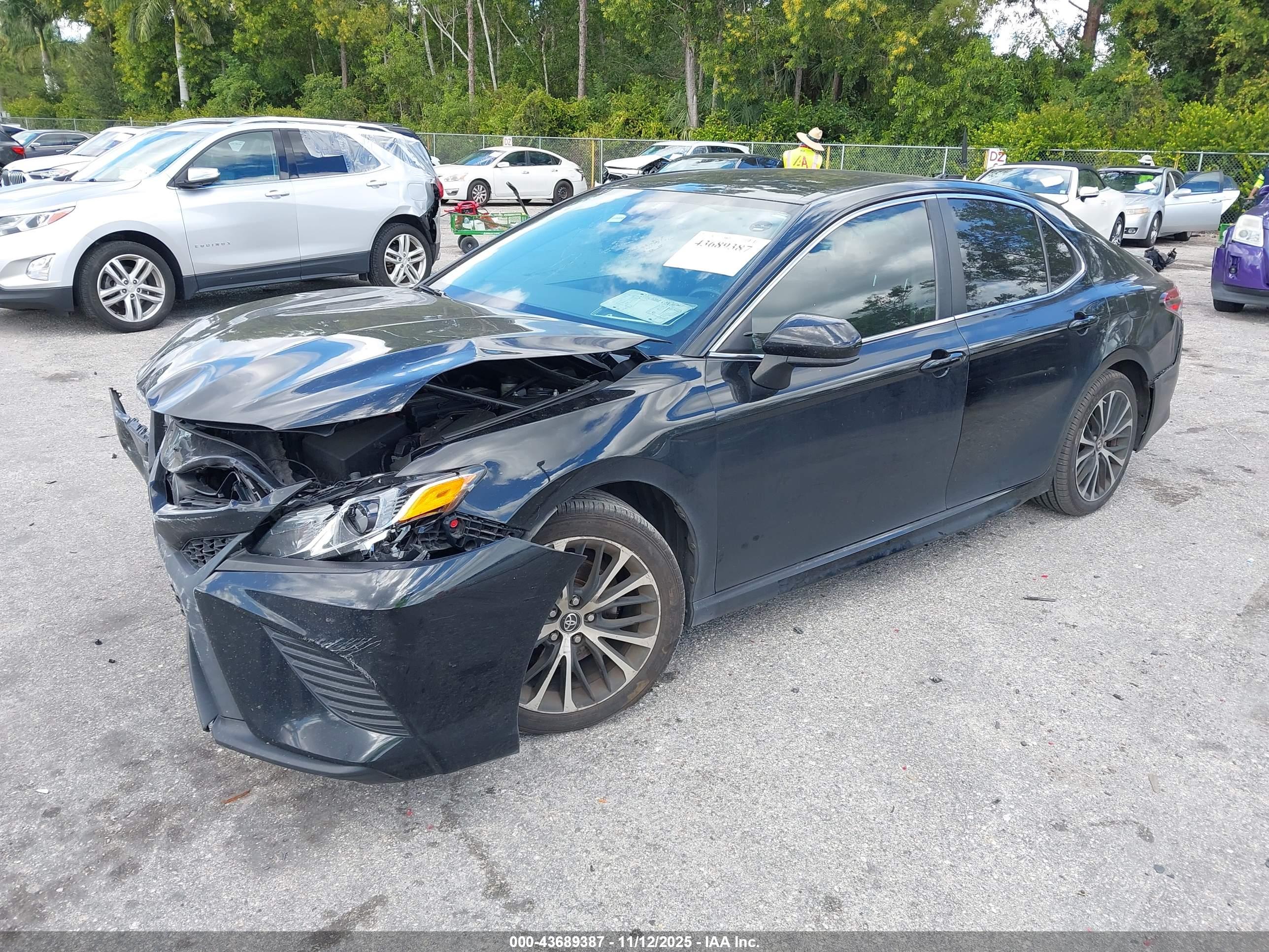 TOYOTA CAMRY image 2