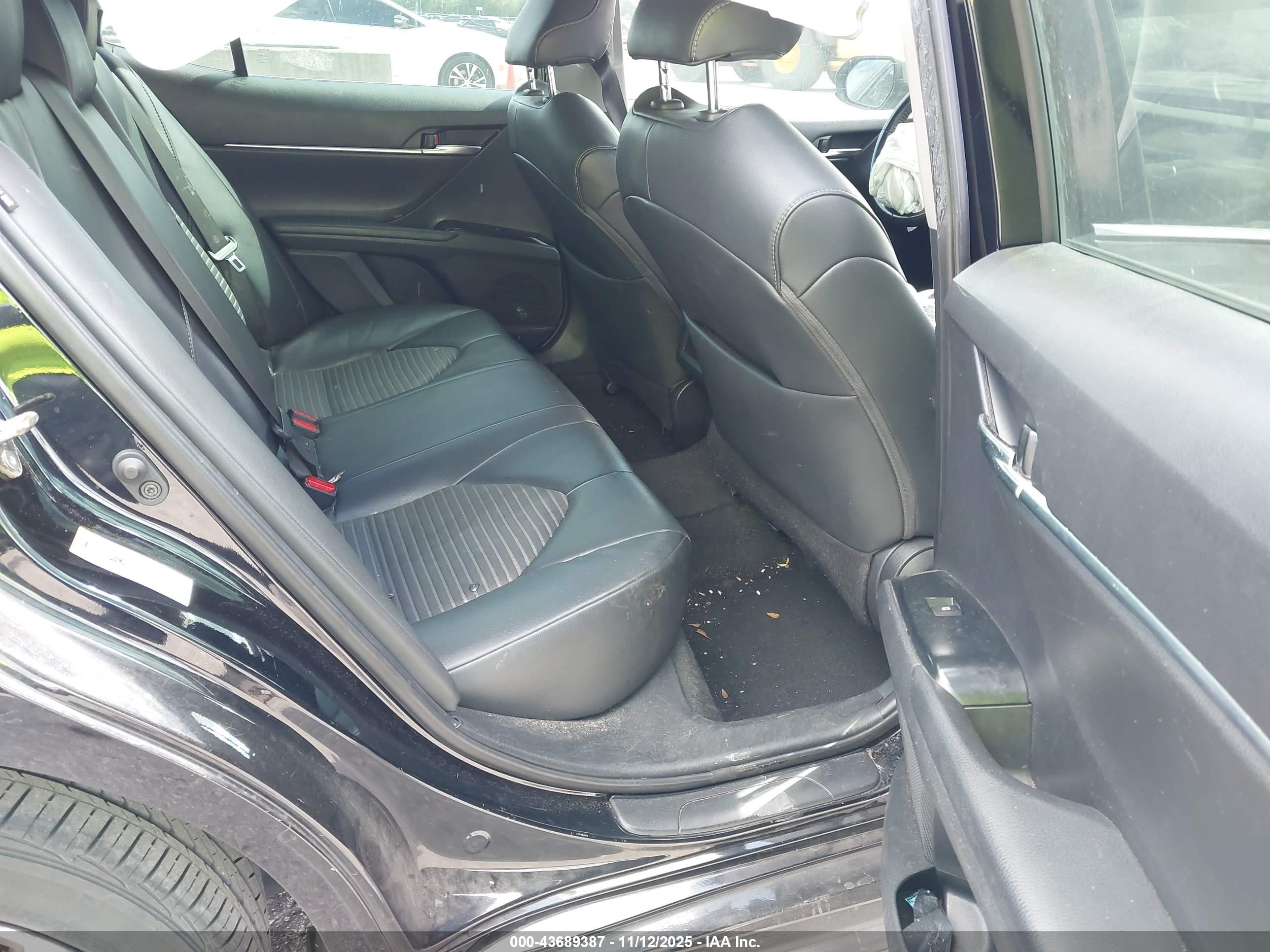 TOYOTA CAMRY image 8