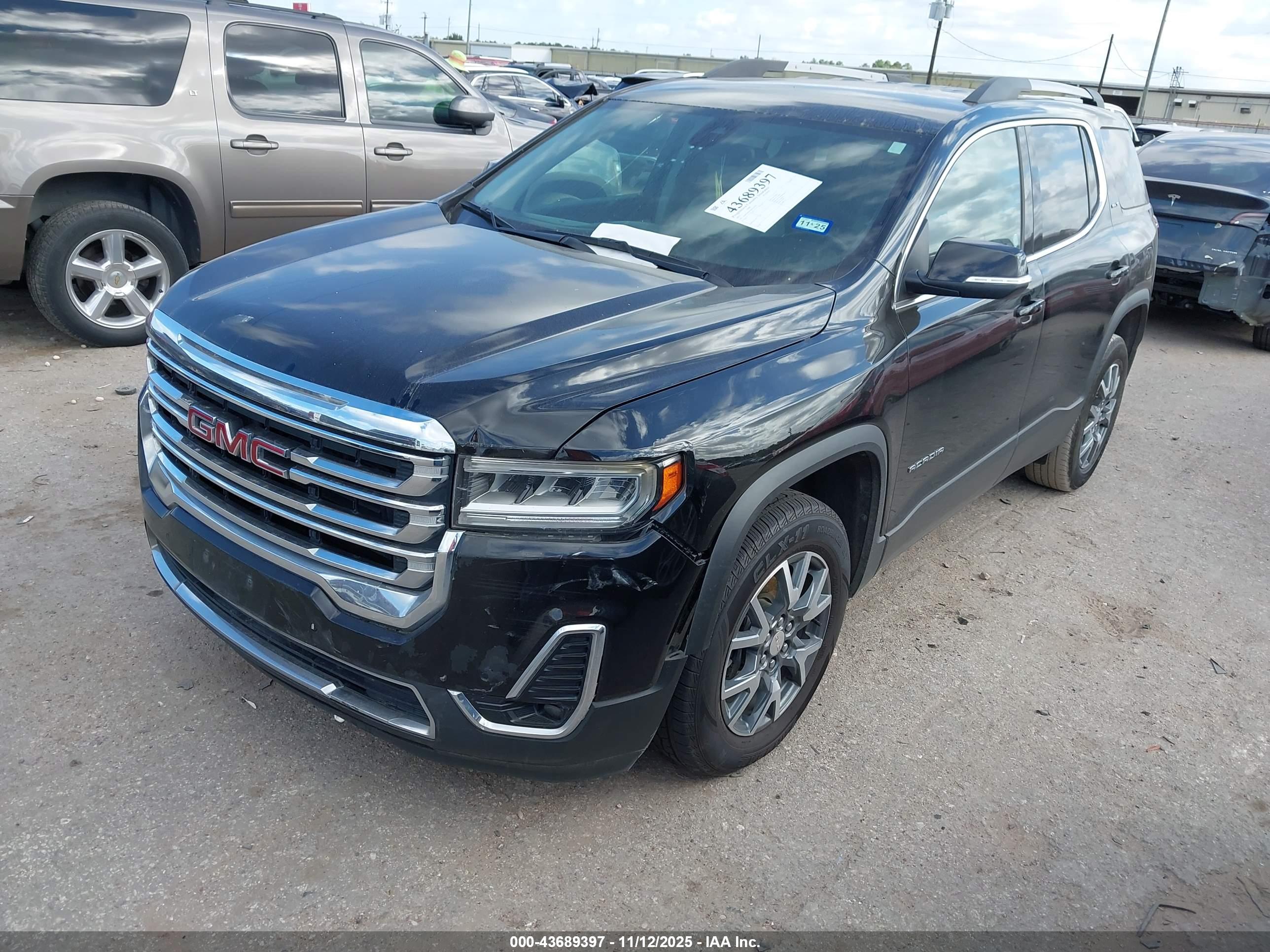 GMC ACADIA image 2
