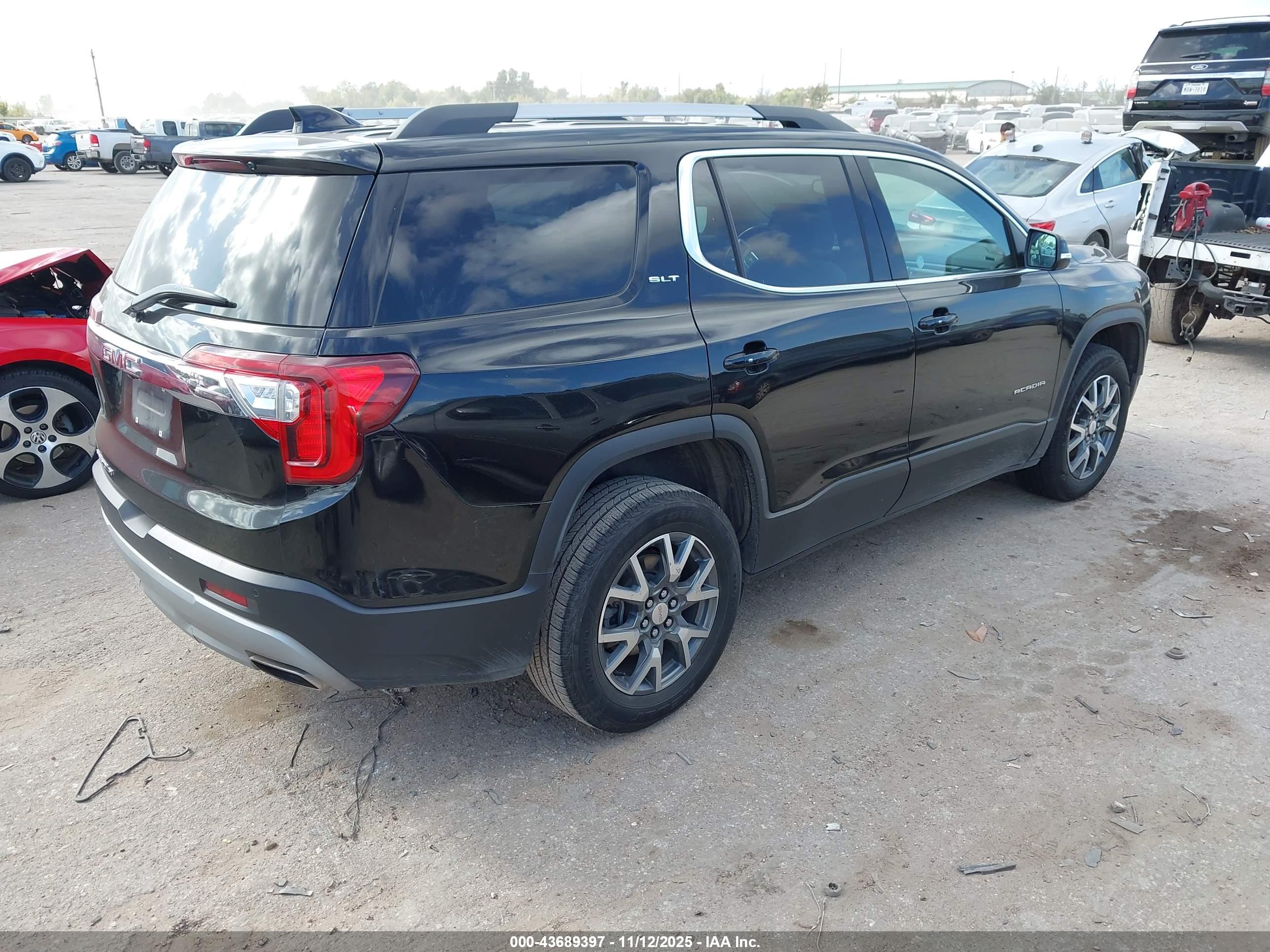 GMC ACADIA image 4