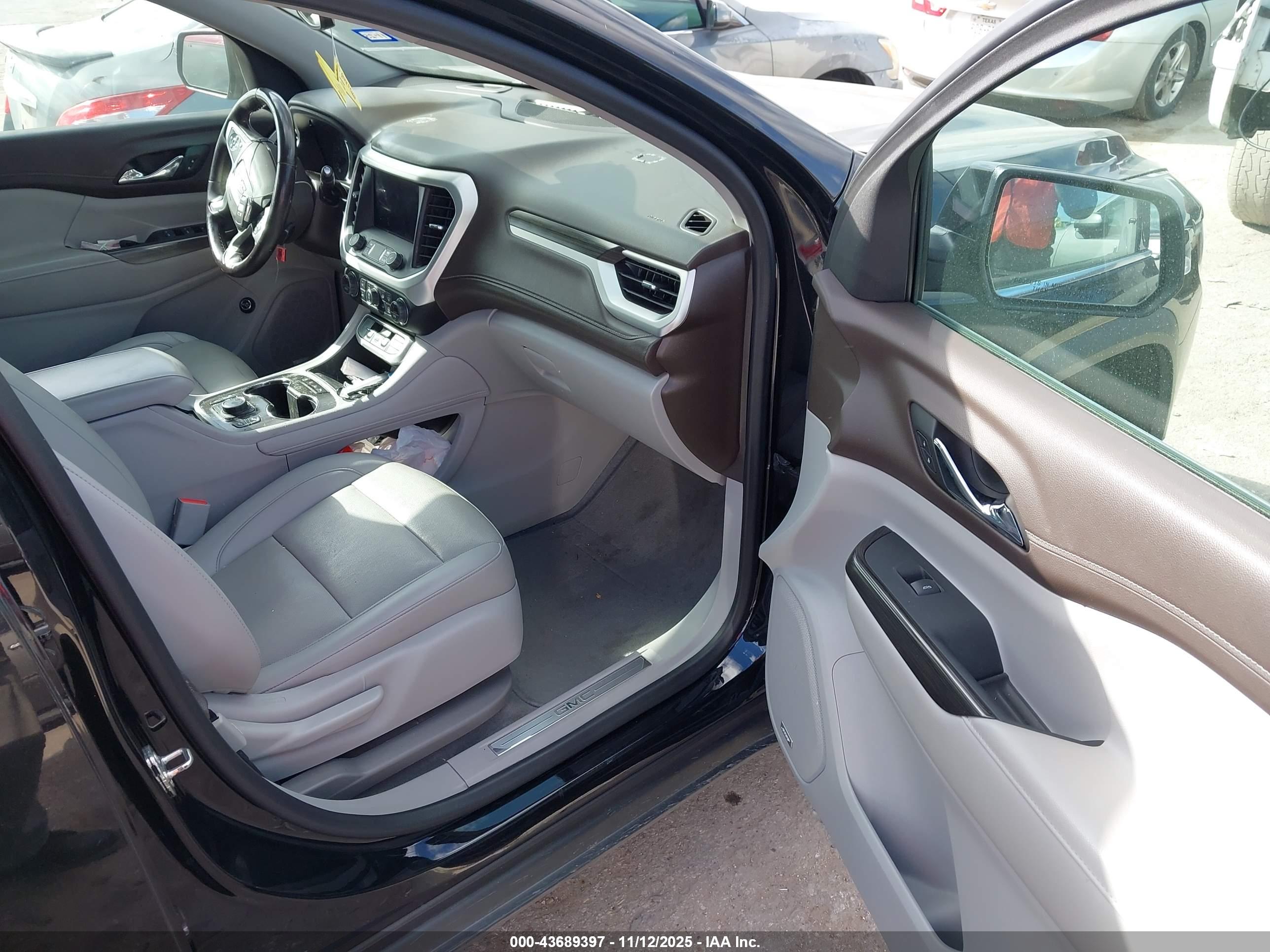 GMC ACADIA image 5