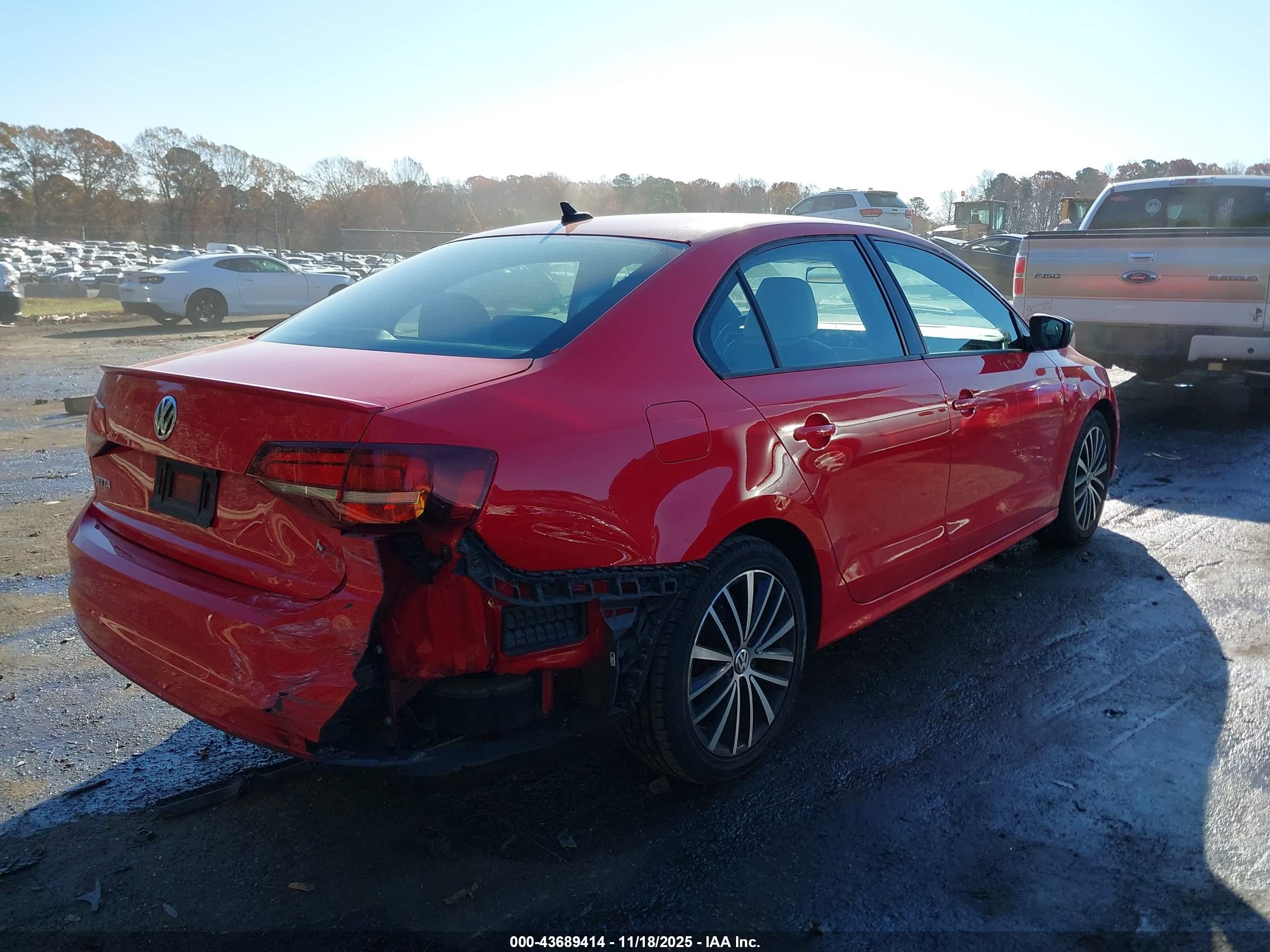 VOLKSWAGEN JETTA image 4