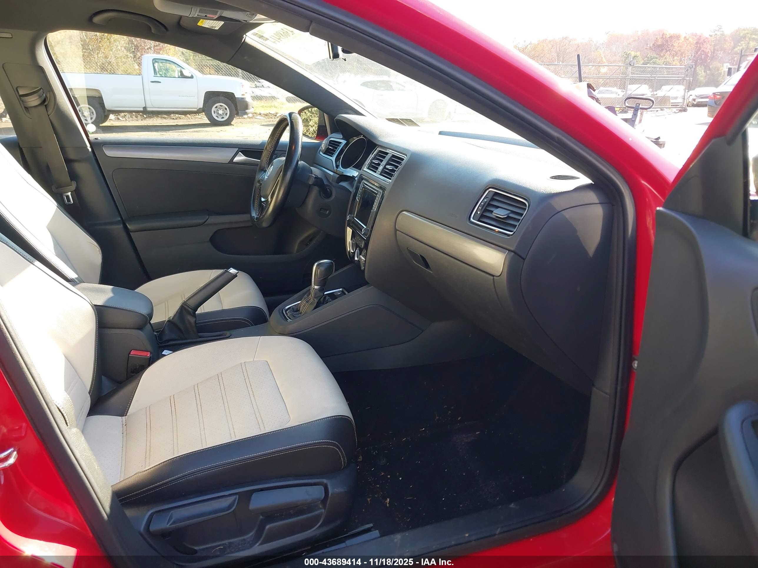 VOLKSWAGEN JETTA image 5