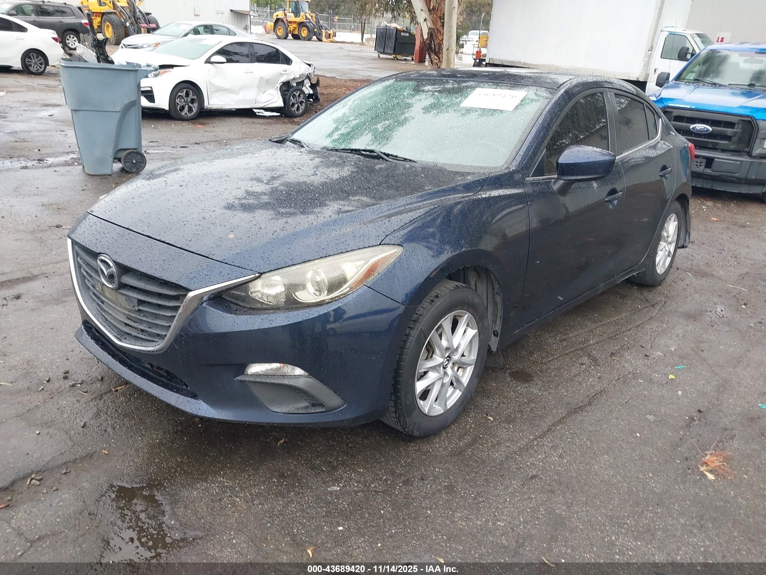 MAZDA MAZDA3 image 2
