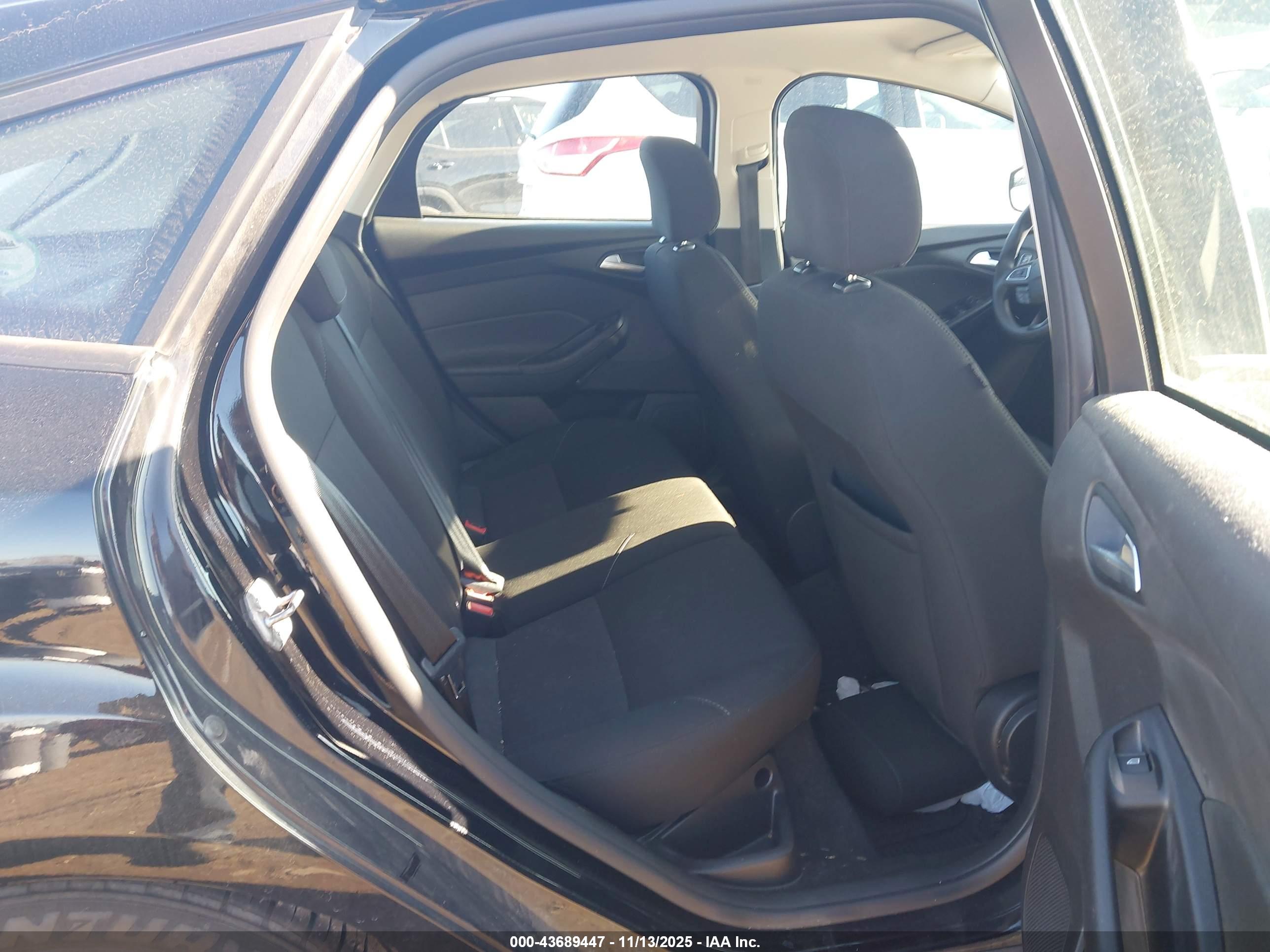 FORD FOCUS image 8